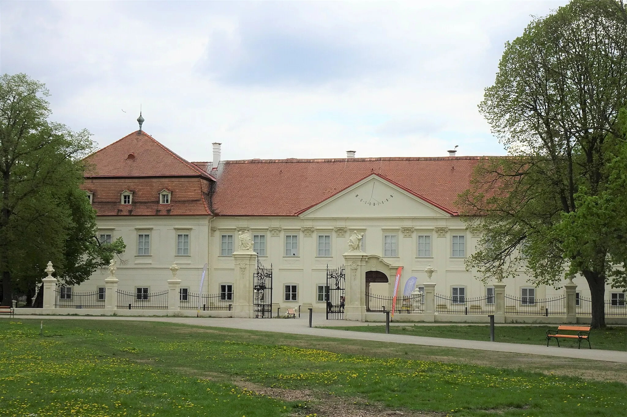 Photo showing: Anlage Schloss Marchegg in renoviertem Zustand (2022)