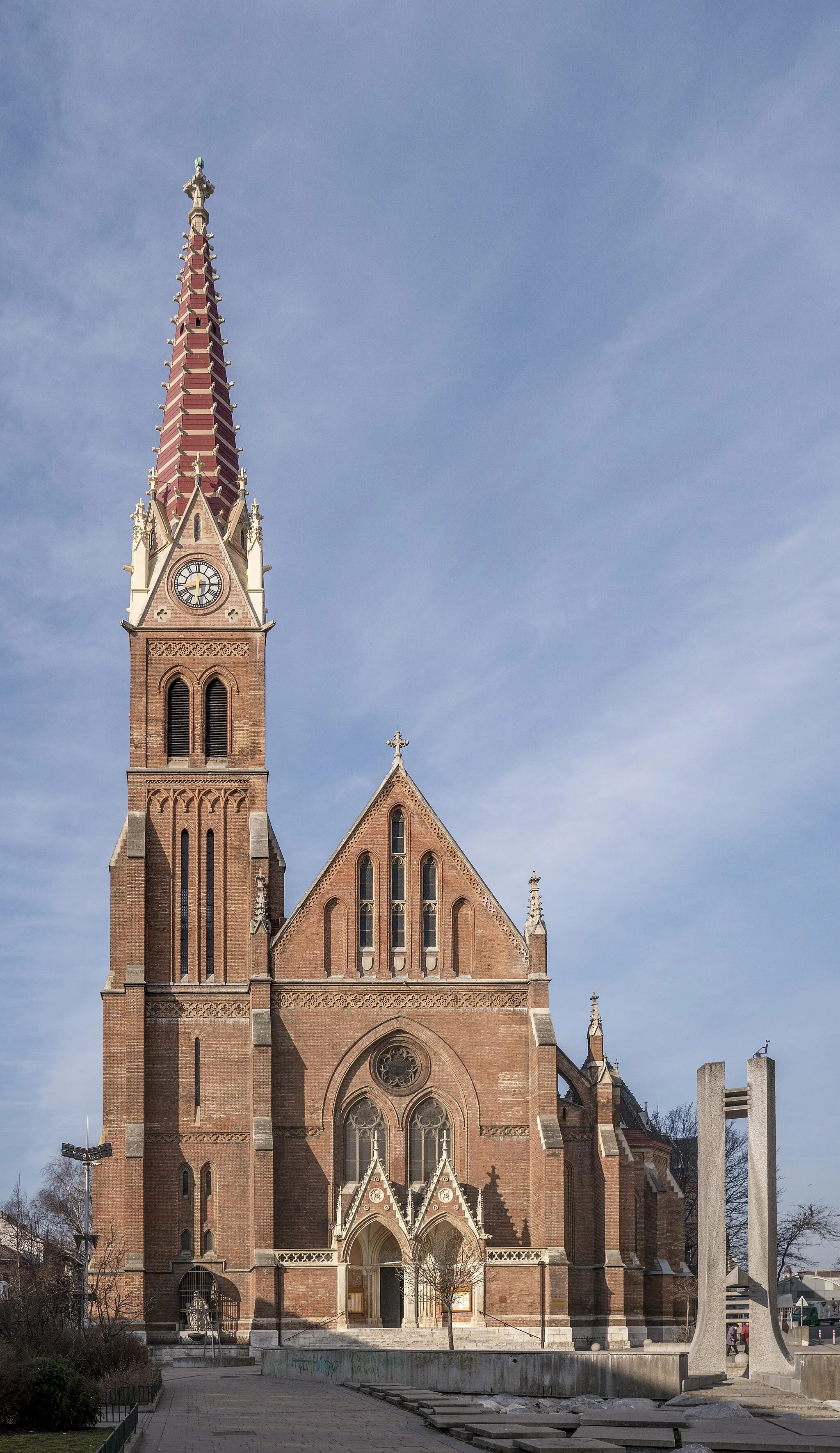 Photo showing: Kath. Pfarrkirche Maria - Königin der Märtyrer