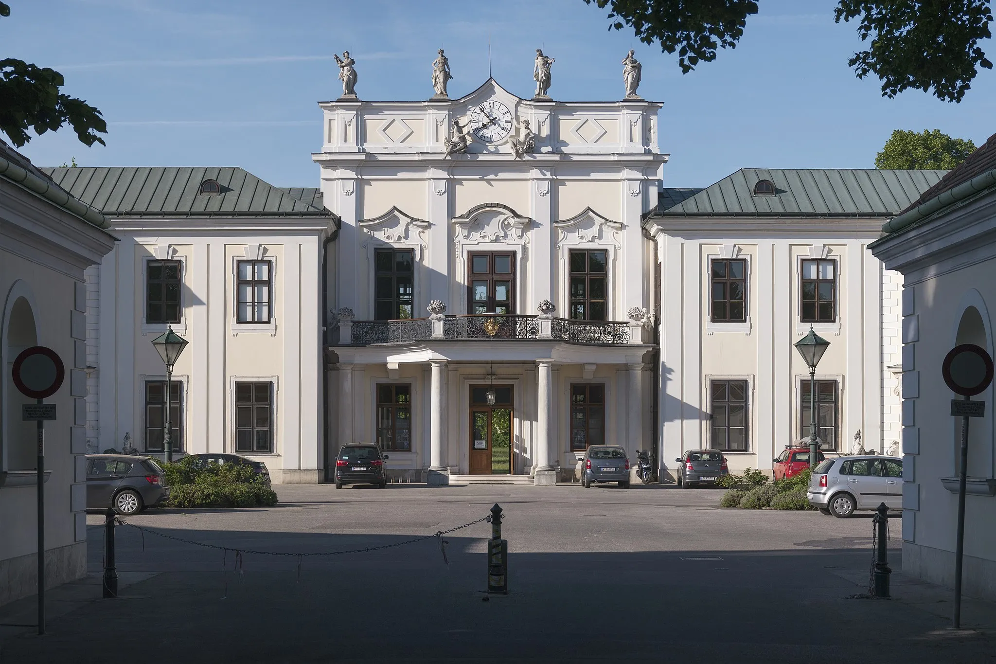Photo showing: Schlossanlage Hetzendorf, Modeschule