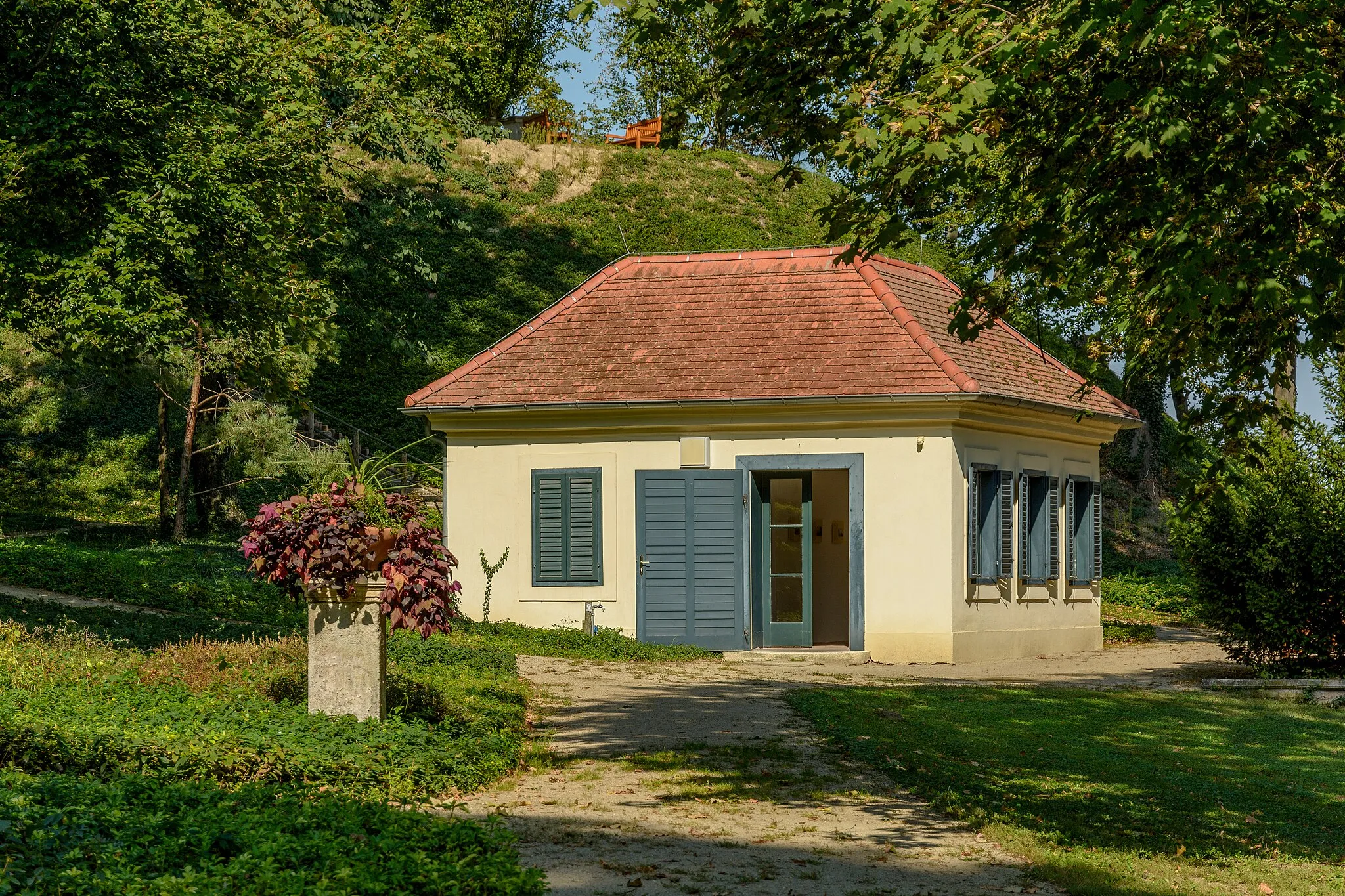 Photo showing: Englischer Garten, Teehaus, Kleinwetzdorf