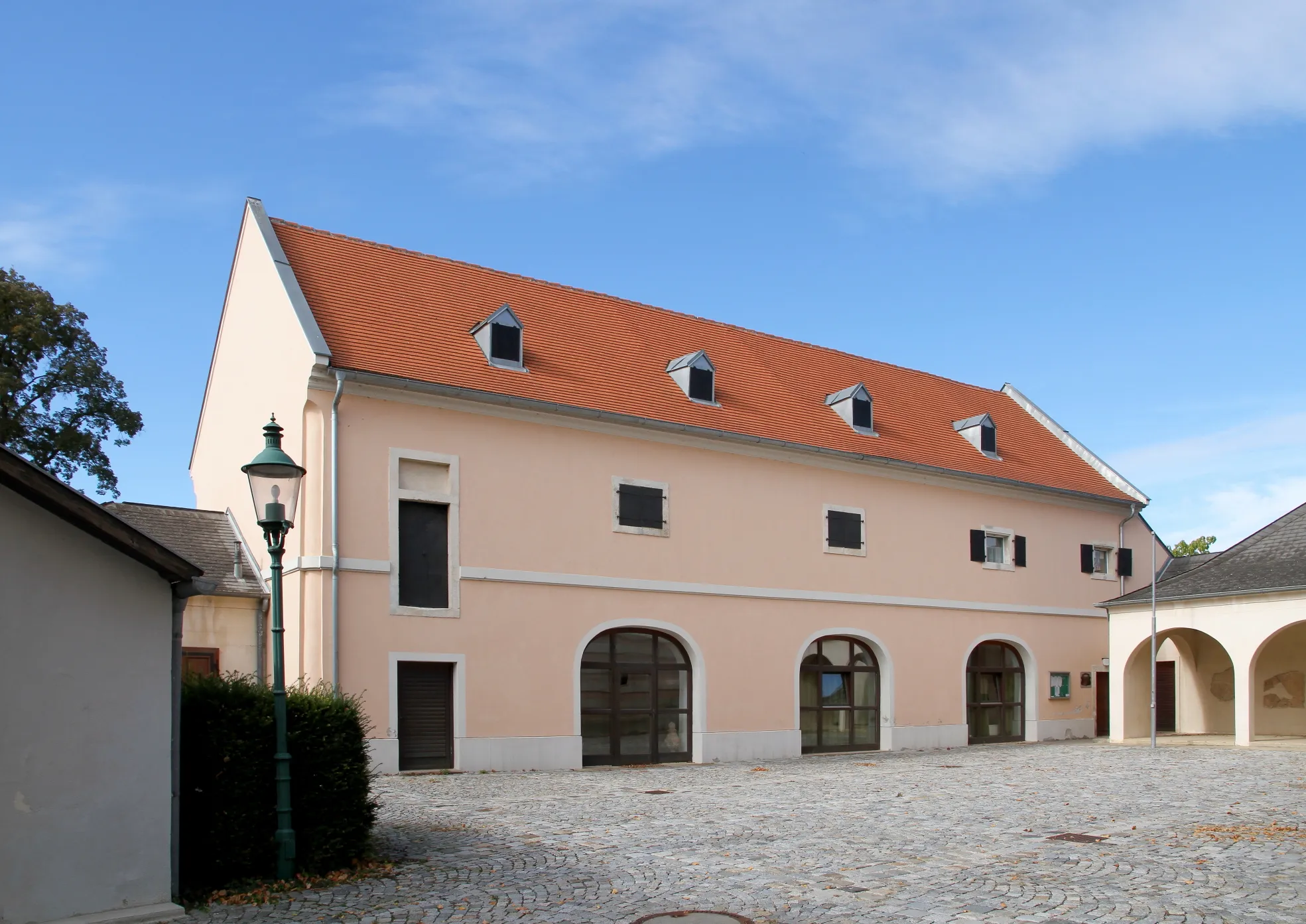 Photo showing: Ehemaliger Schüttkasten und jetziges Heimatmuseum der niederösterreichischen Marktgemeinde Grafenwörth.