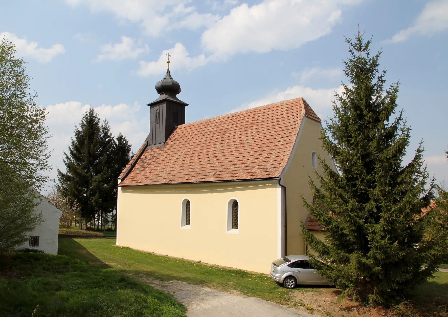 Photo showing: Katholische Filialkirche hl. Anna in Trasdorf, ein Ortsteil der niederösterreichischen Marktgemeinde Atzenbrugg.