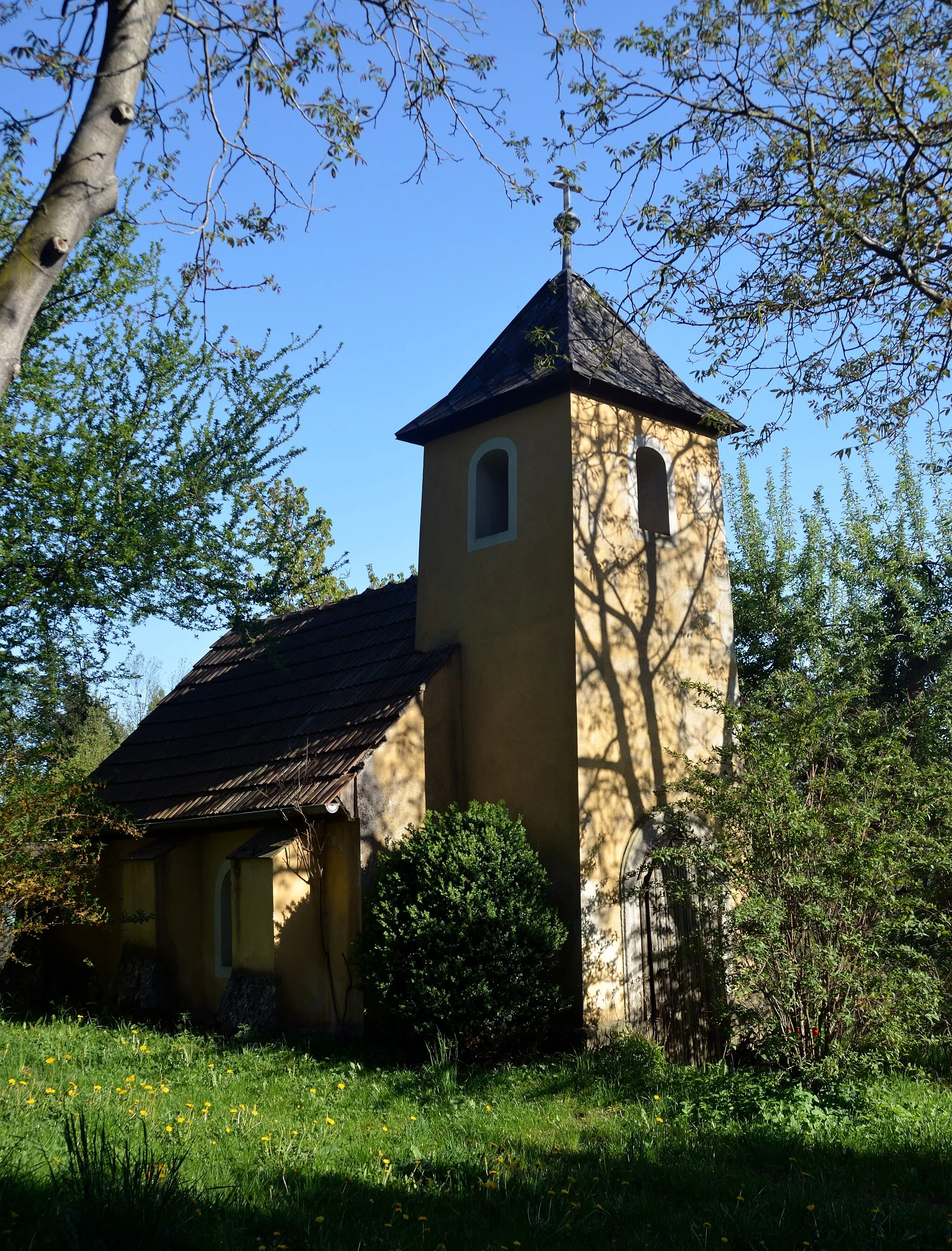 Photo showing: The chapel in Oberkühberg, municipality of Neustift-Innermanzing, Lower Austria, is protected as a cultural heritage monument.
