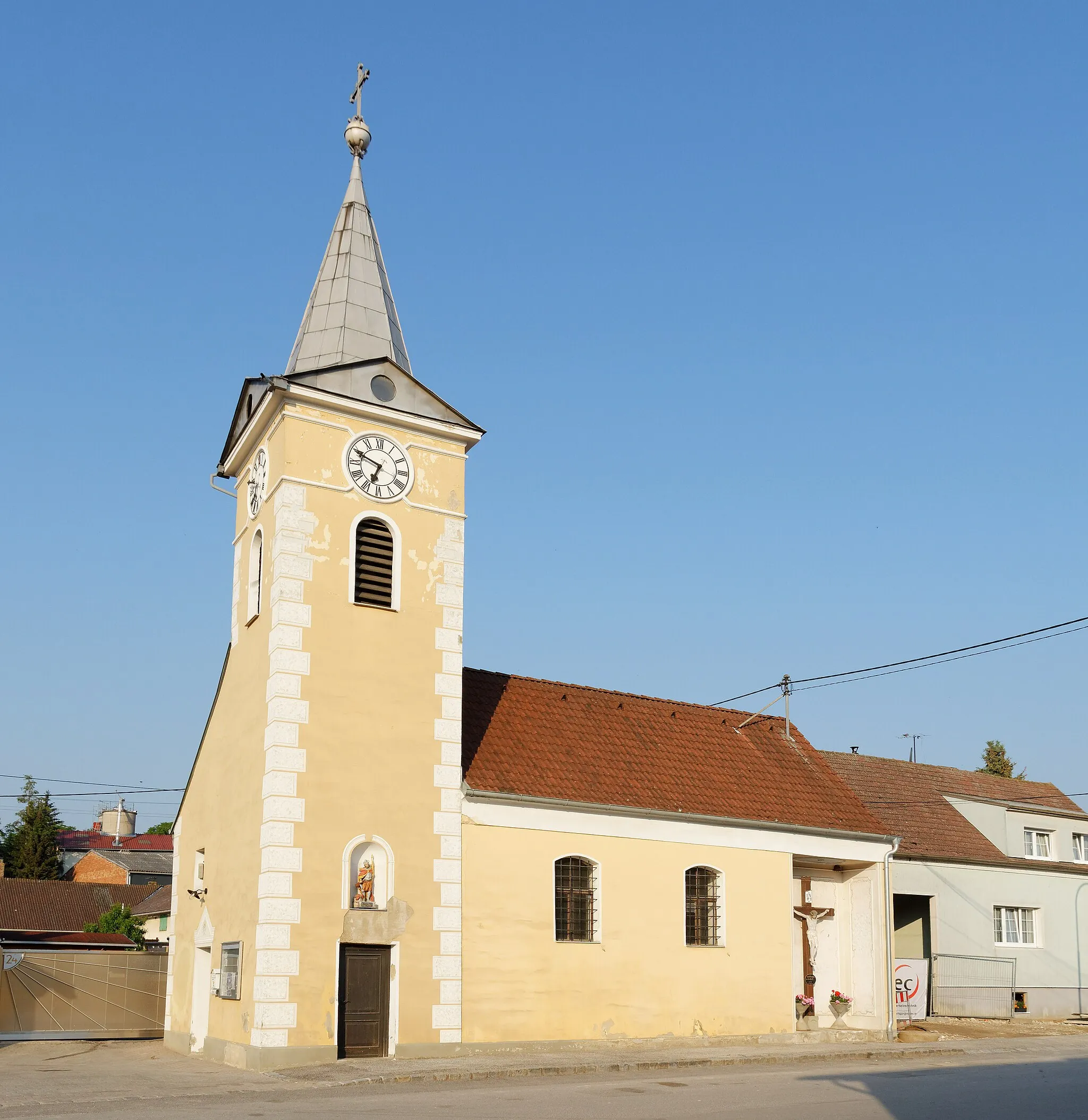 Photo showing: Local chapel at Atzelsdorf, Municipality Gaweinstal, Lower Austria, Austria