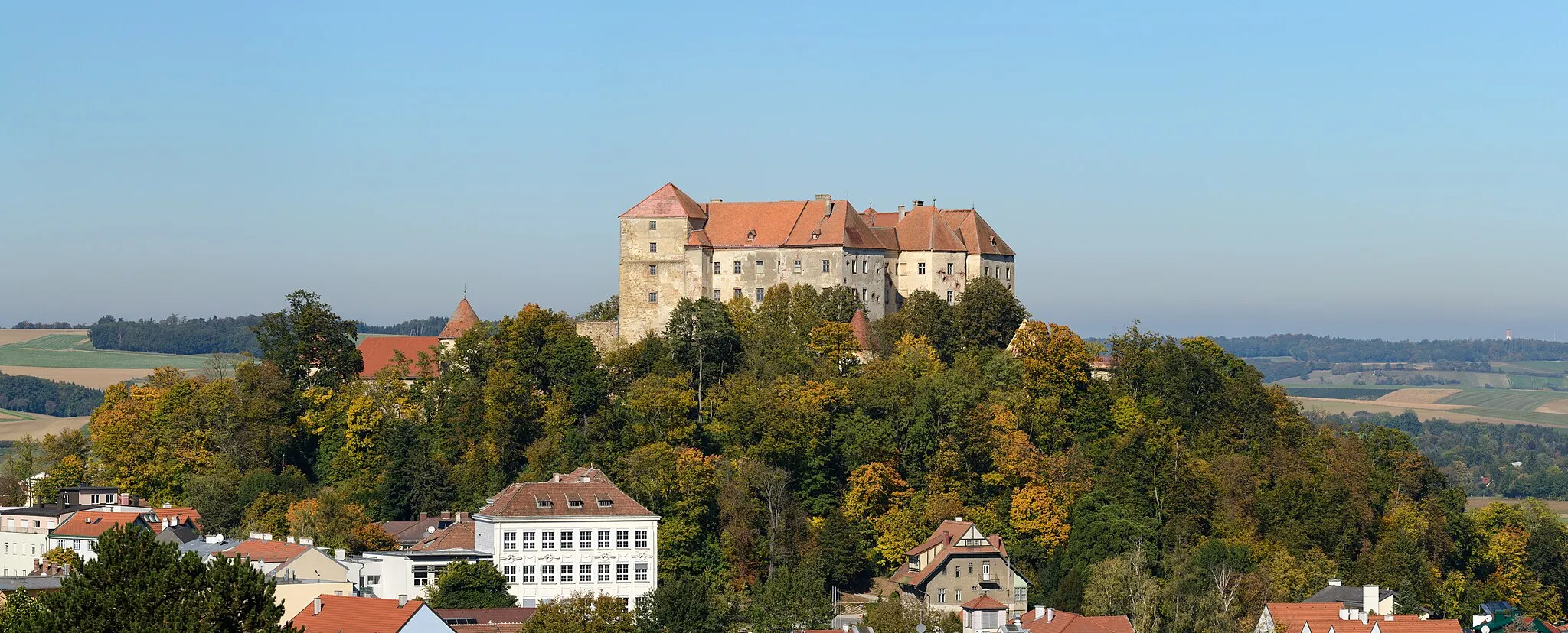 Photo showing: South view of Neulengbach Castle, Lower Austria