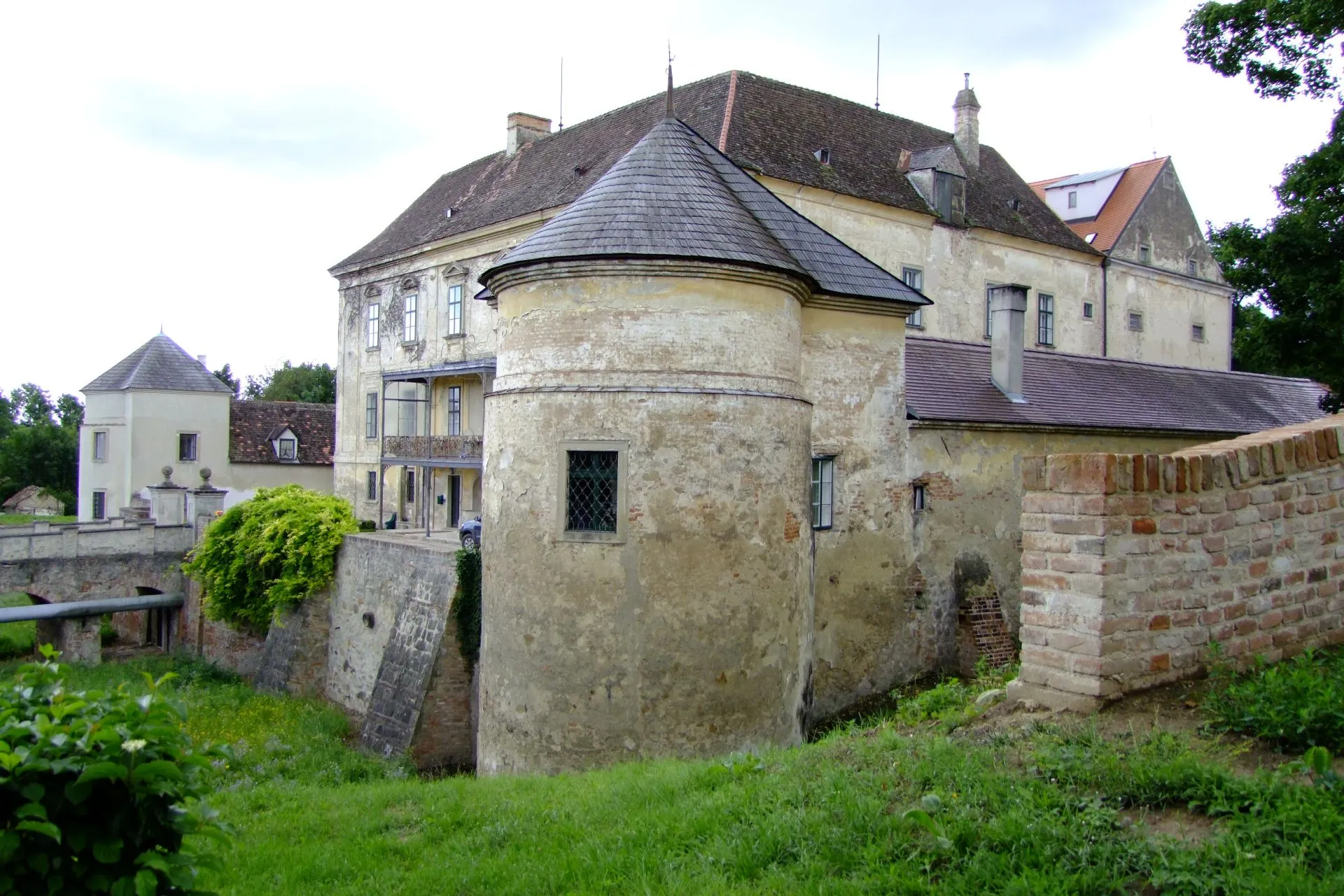 Photo showing: Schlossanlage Karnabrunn