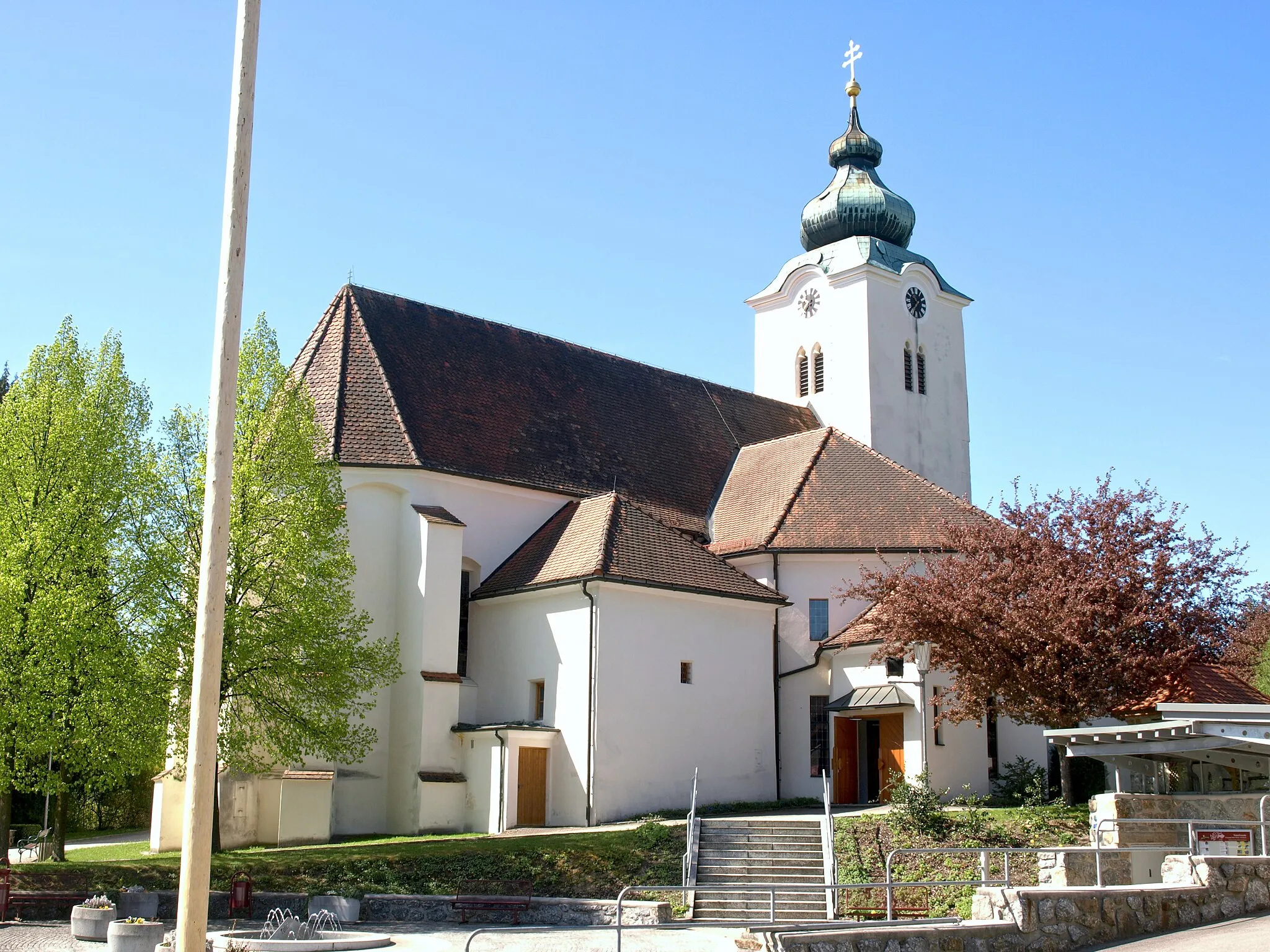 Photo showing: Kath. Pfarrkirche hl. Martin und Glocke