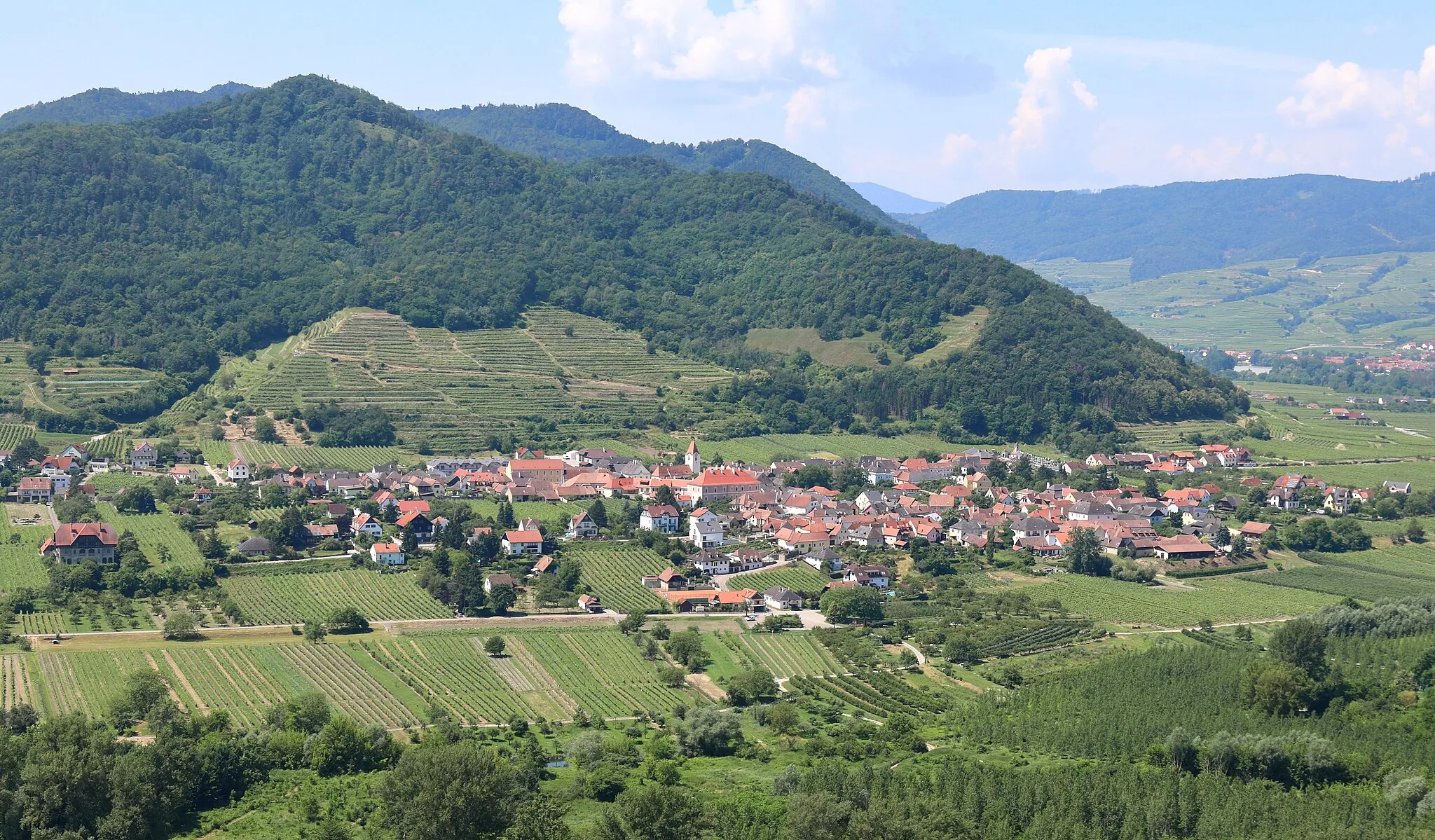 Photo showing: Nordostansicht des Dorfes Rossatz, ein Ortsteil der niederösterreichischen Marktgemeinde Rossatz-Arnsdorf.