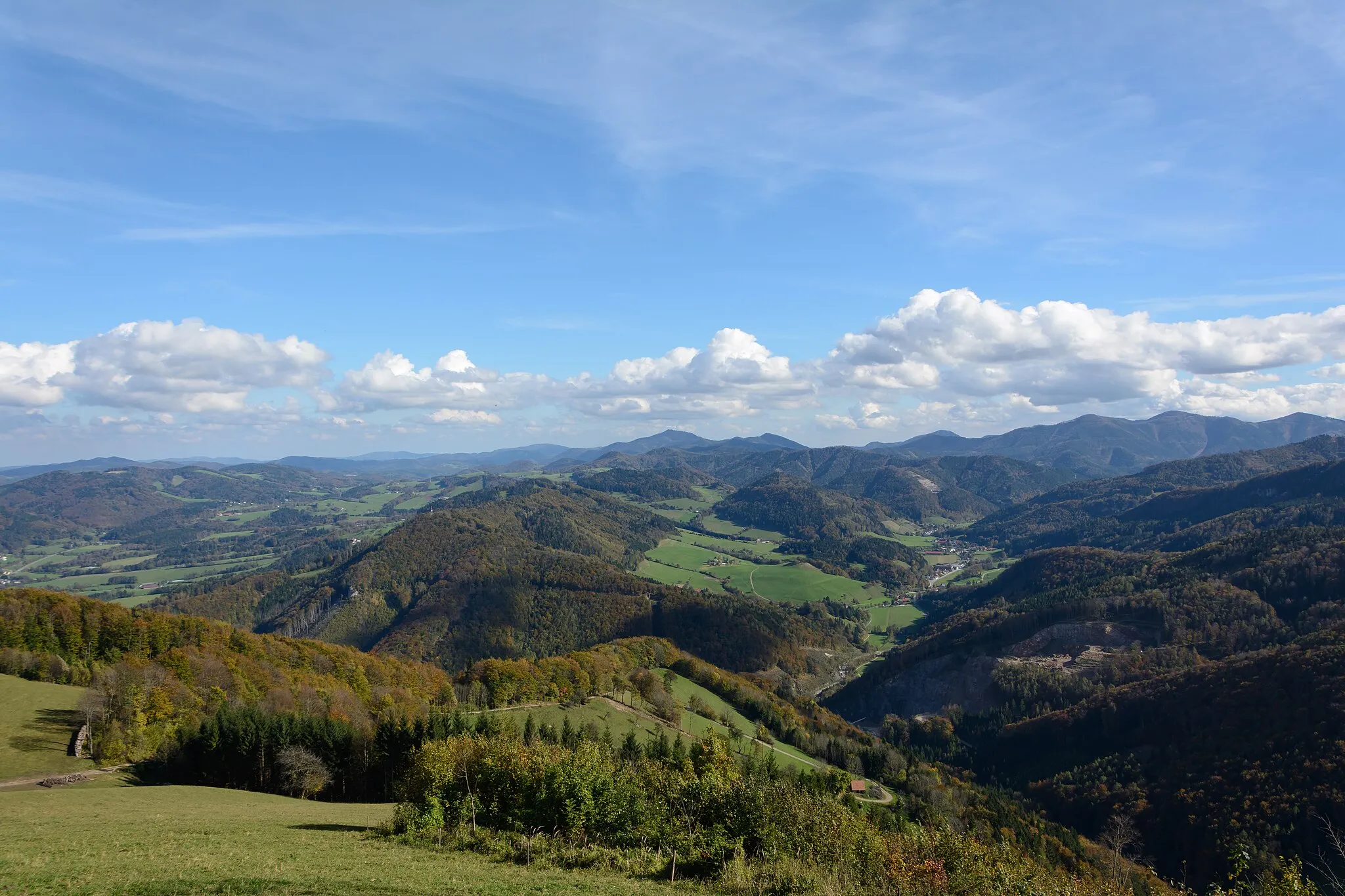 Photo showing: Panorama from Hainfeld Hut (Lower Austria) eastwards
