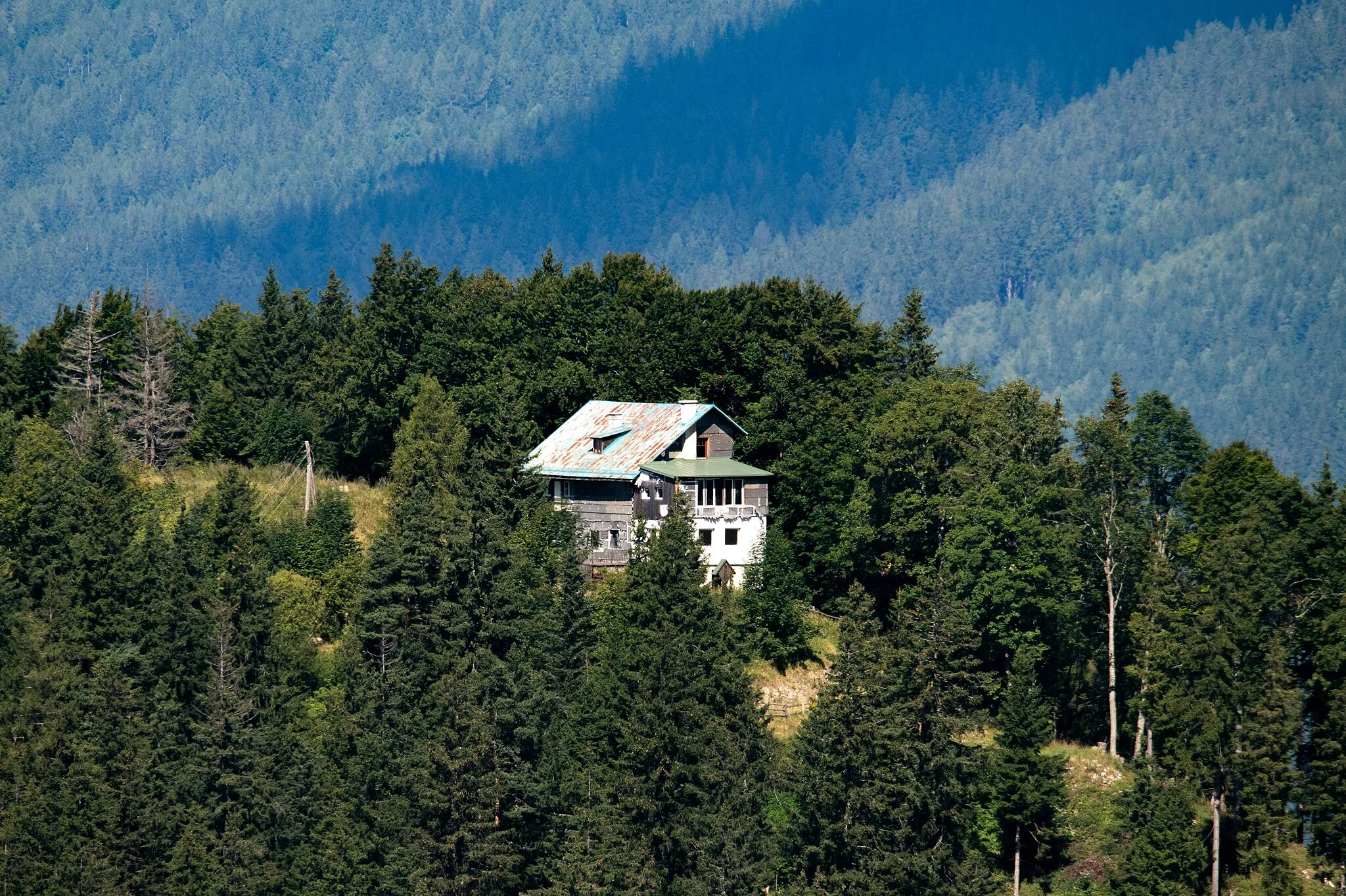 Photo showing: Blick vom Hirschenkogel auf das Pinkenkogel Schutzhaus