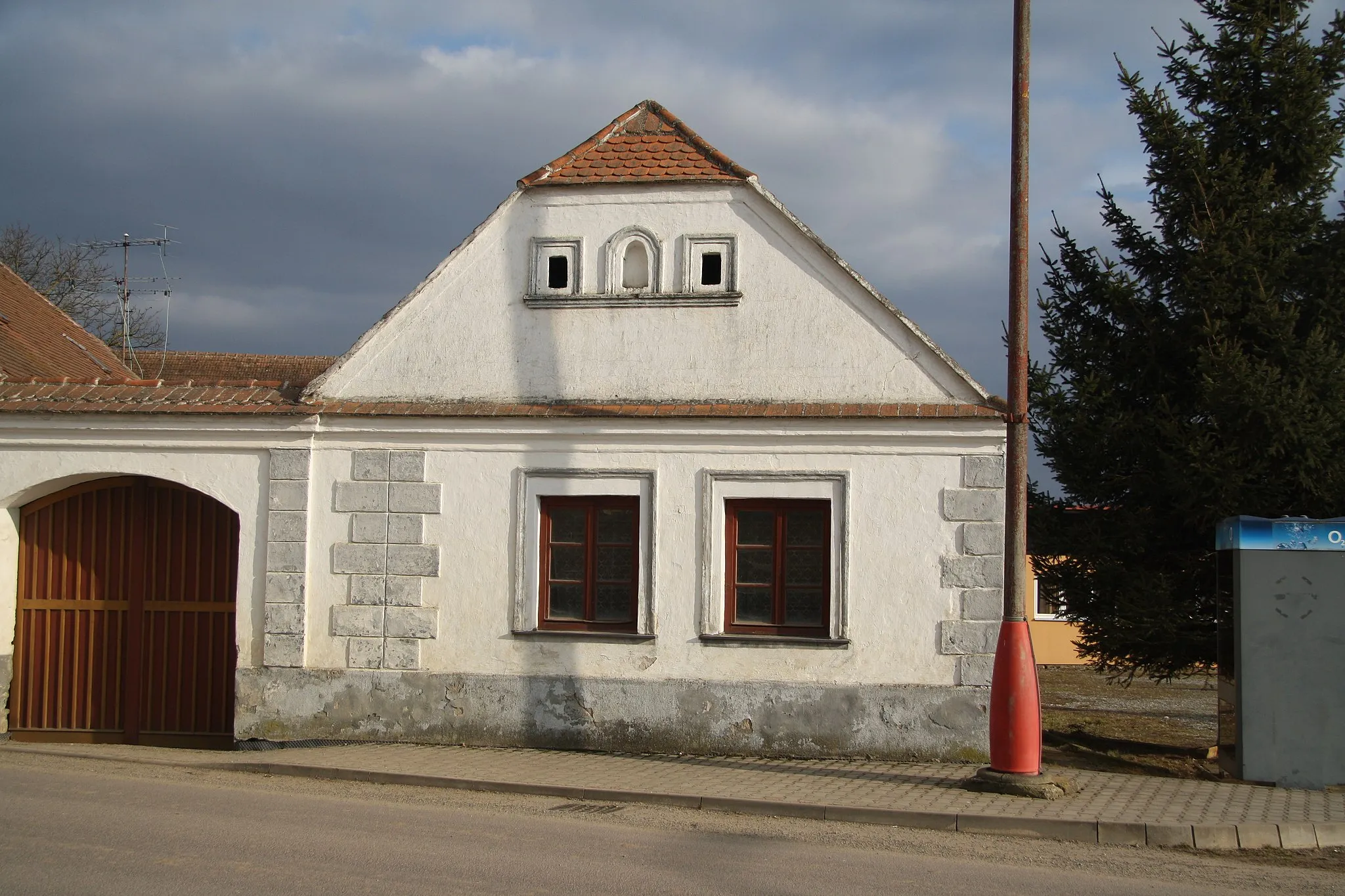 Photo showing: Housing building of cultural monuments house no. 14 in Kdousov, Třebíč District.
