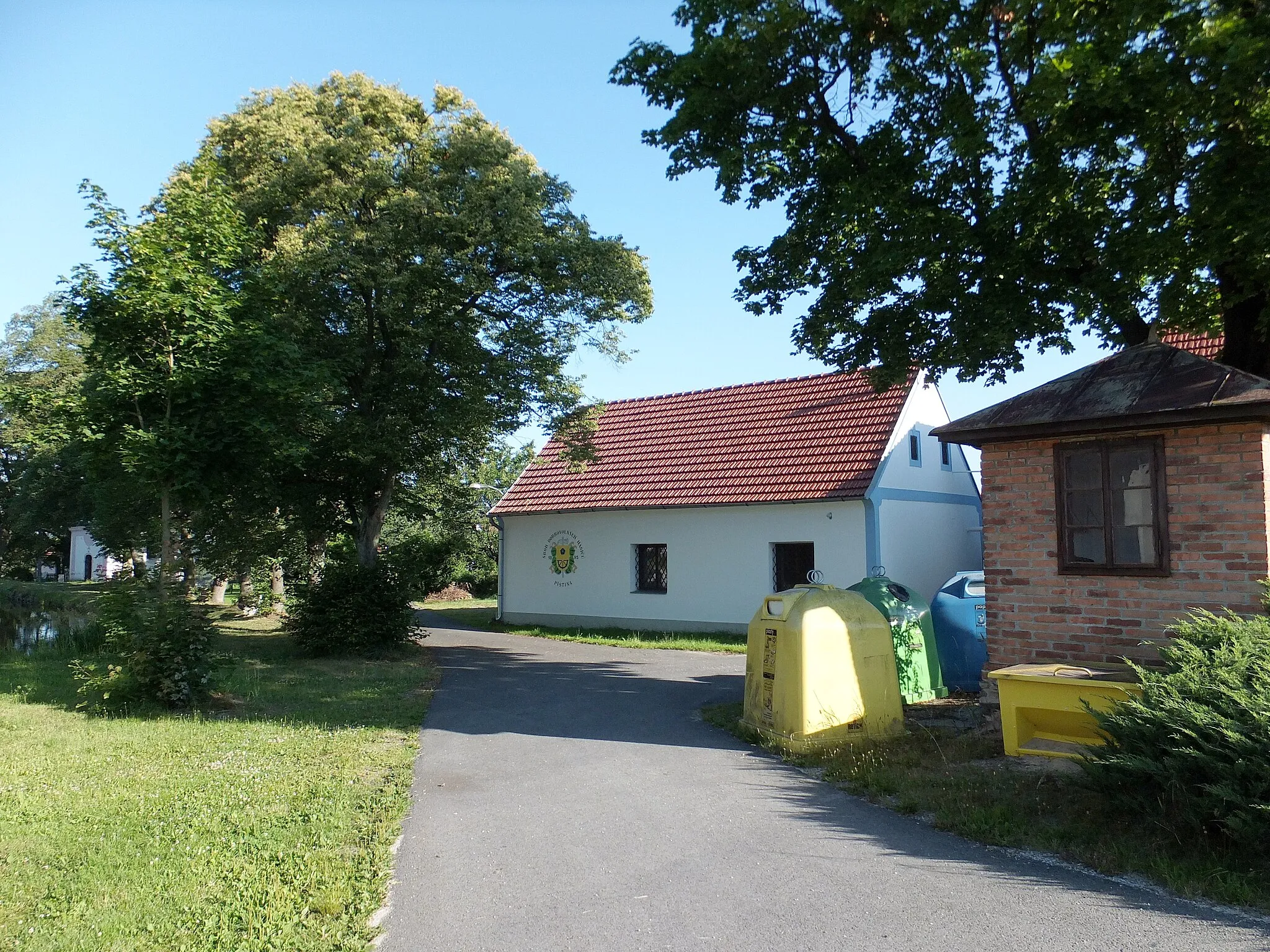 Photo showing: Pístina - the firehouse