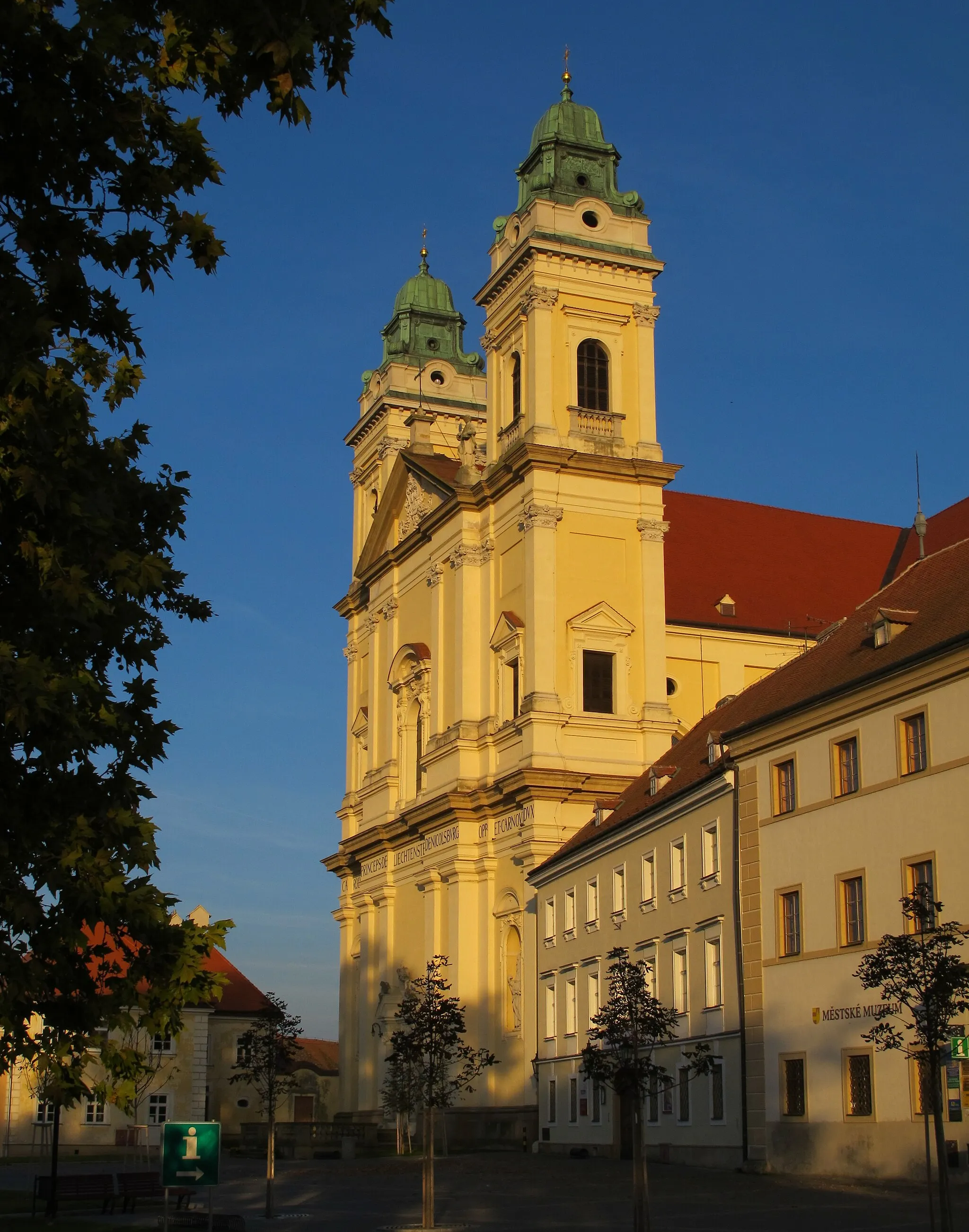 Photo showing: Church in Valtice, Břeclav District