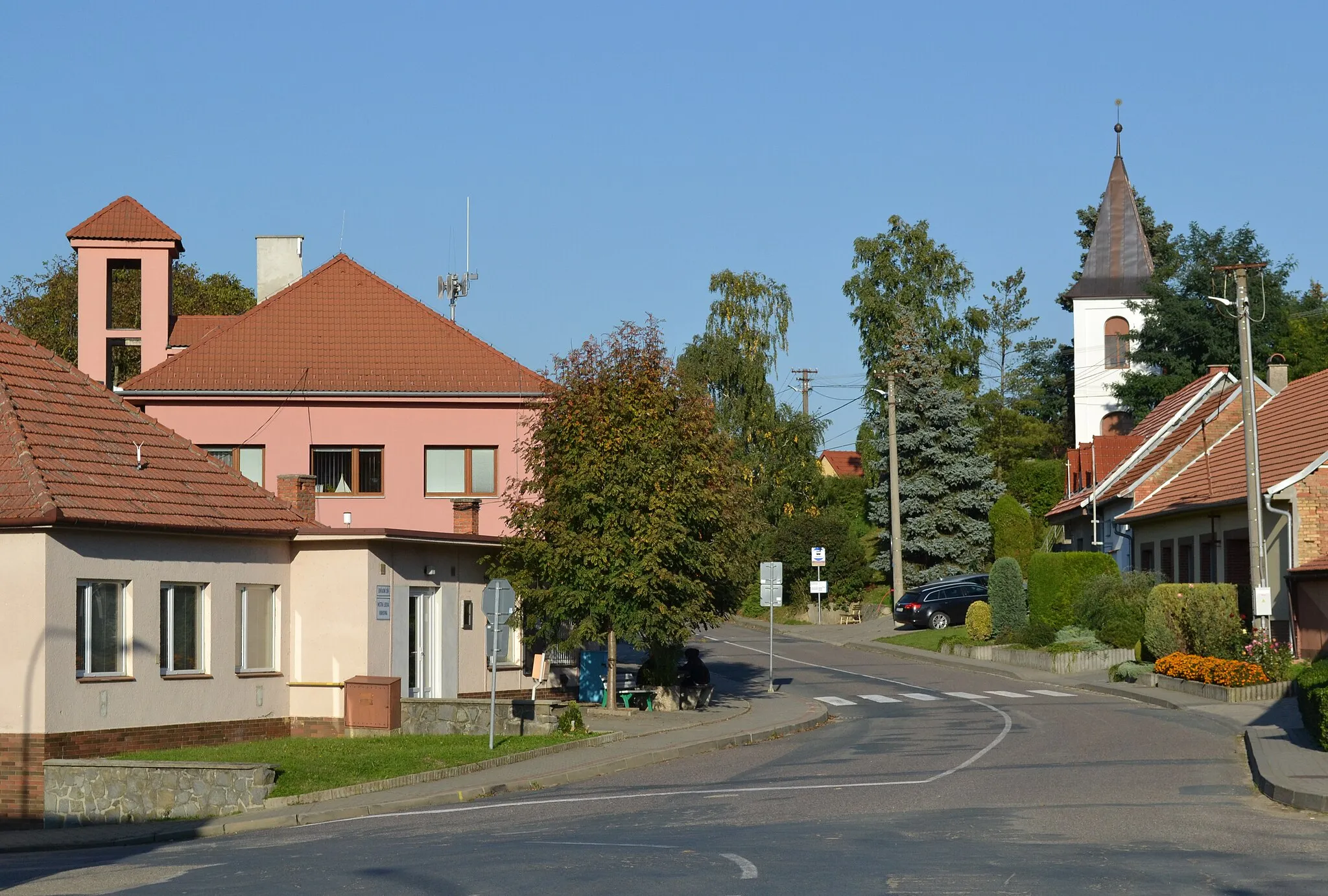 Photo showing: Morkůvky - obecní úřad a zvonice