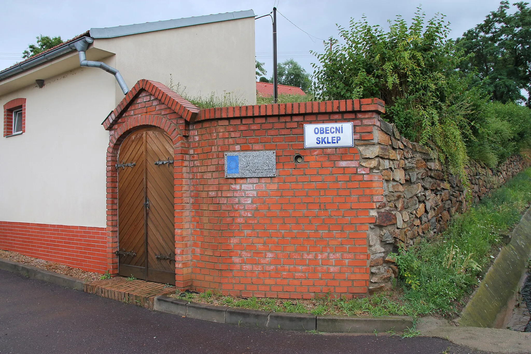 Photo showing: Suchohrdly, municipal wine cellar