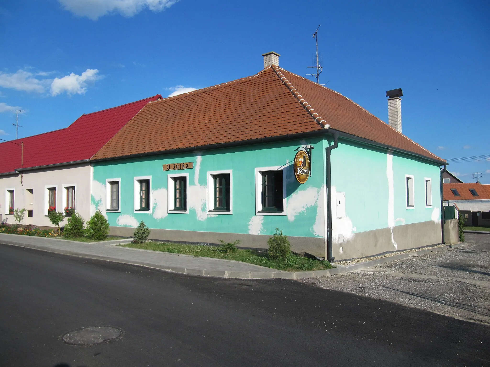 Photo showing: Krhovice in Znojmo District, Czech Republic. U Julka pub.