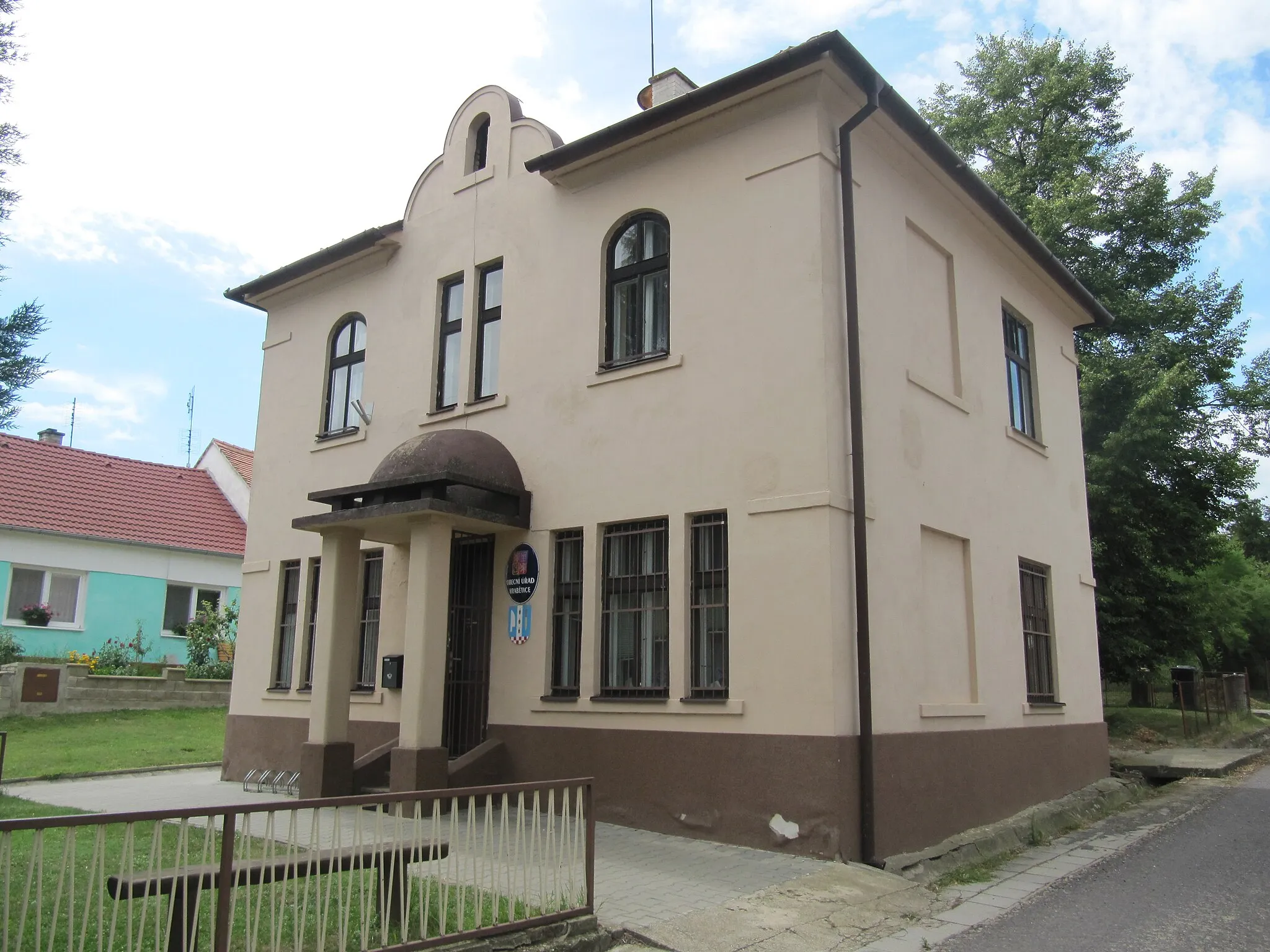 Photo showing: Hrabětice in Znojmo District, Czech Republic. Municipal office.