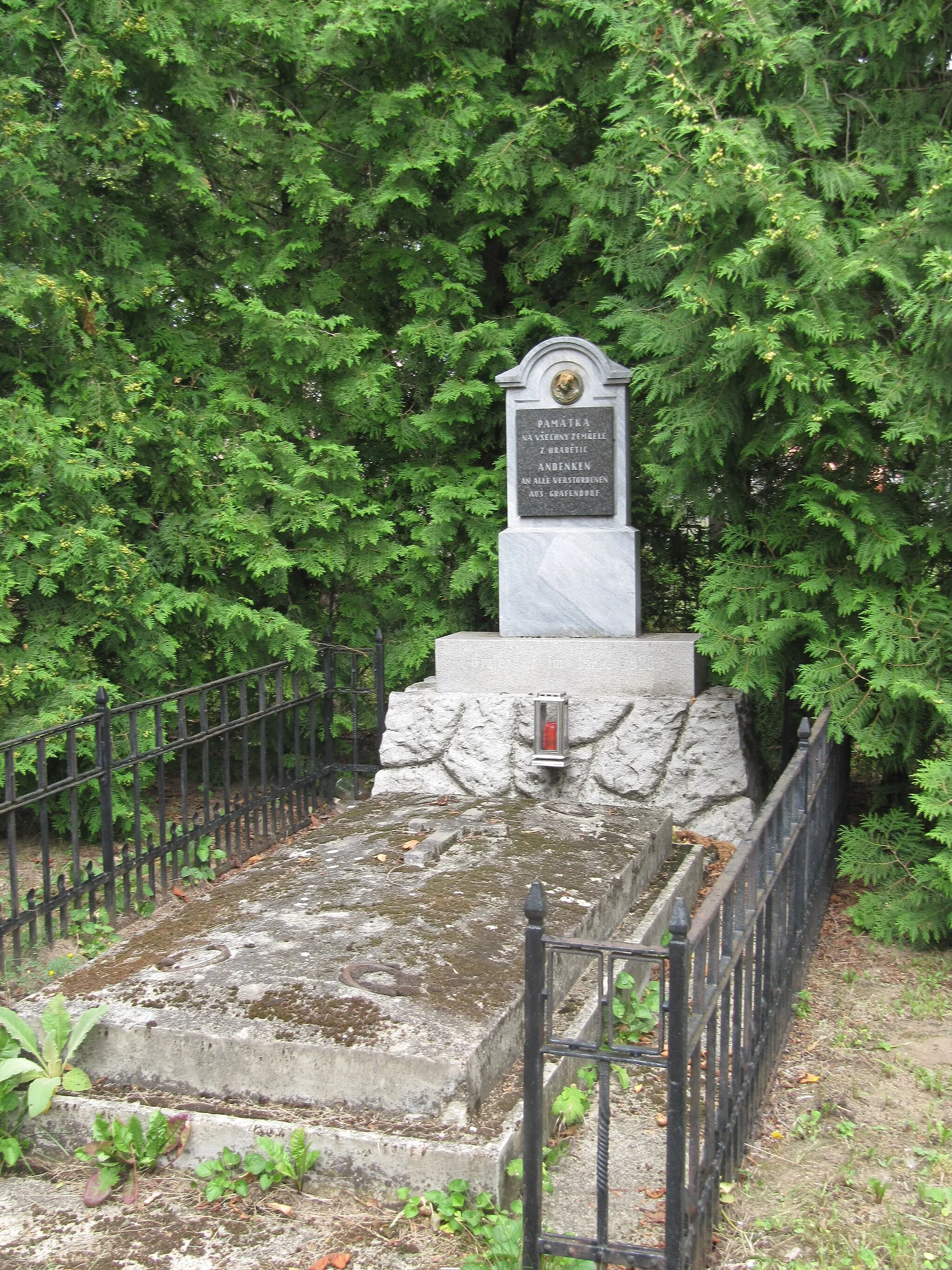 Photo showing: Hrabětice in Znojmo District, Czech Republic. Monument to victims of the First World War.