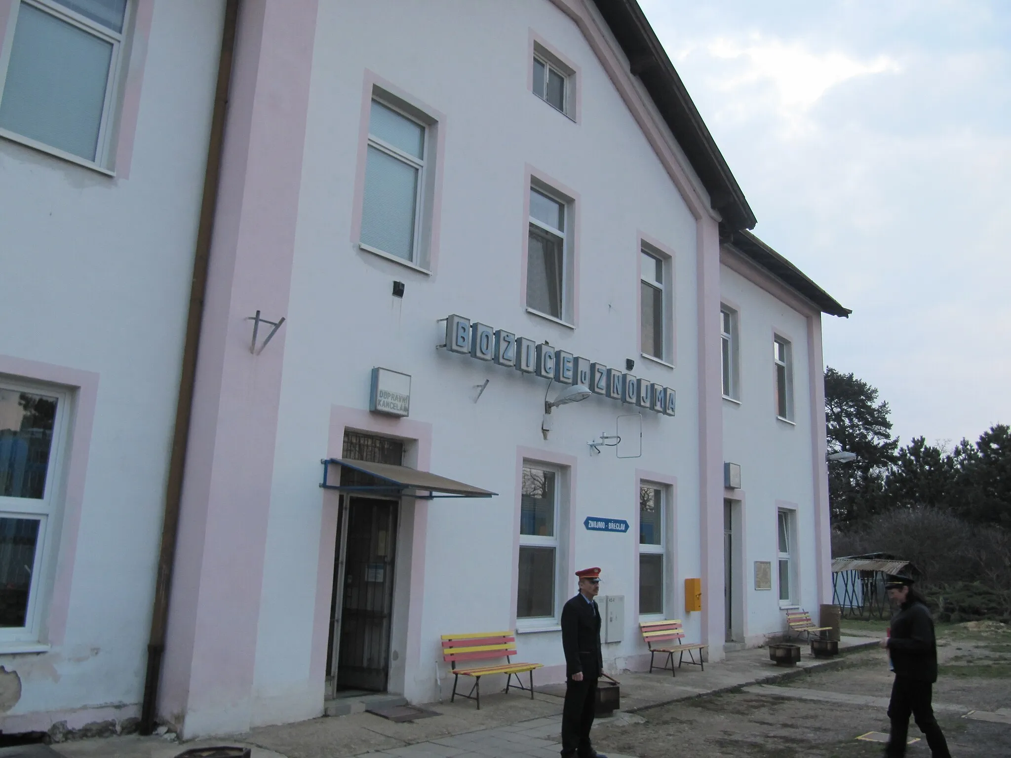 Photo showing: Božice, Znojmo District, Czech Republic. Railway station.