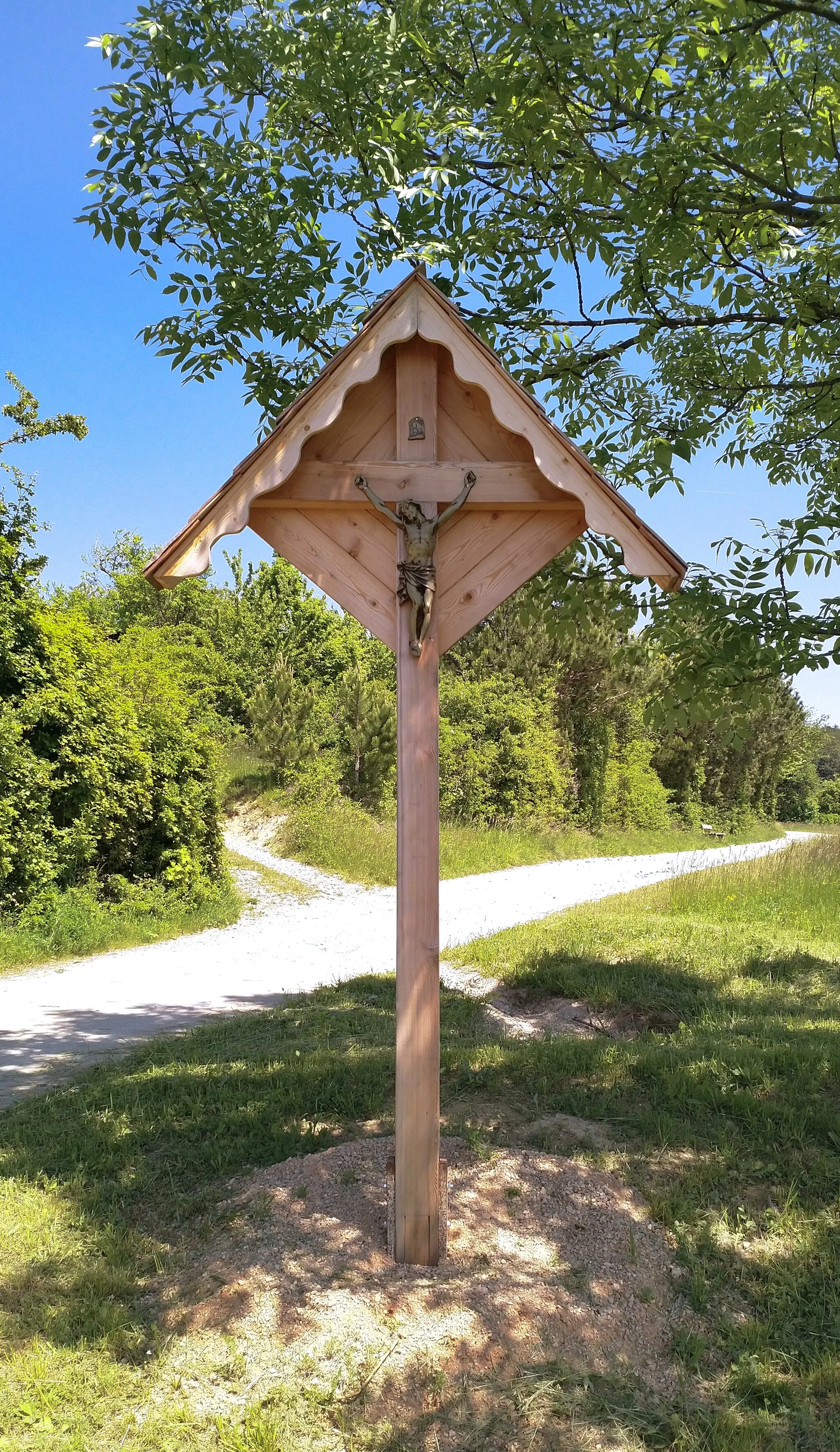 Photo showing: A wayside cross near Markt Piesting, Lower Austria, Austria.