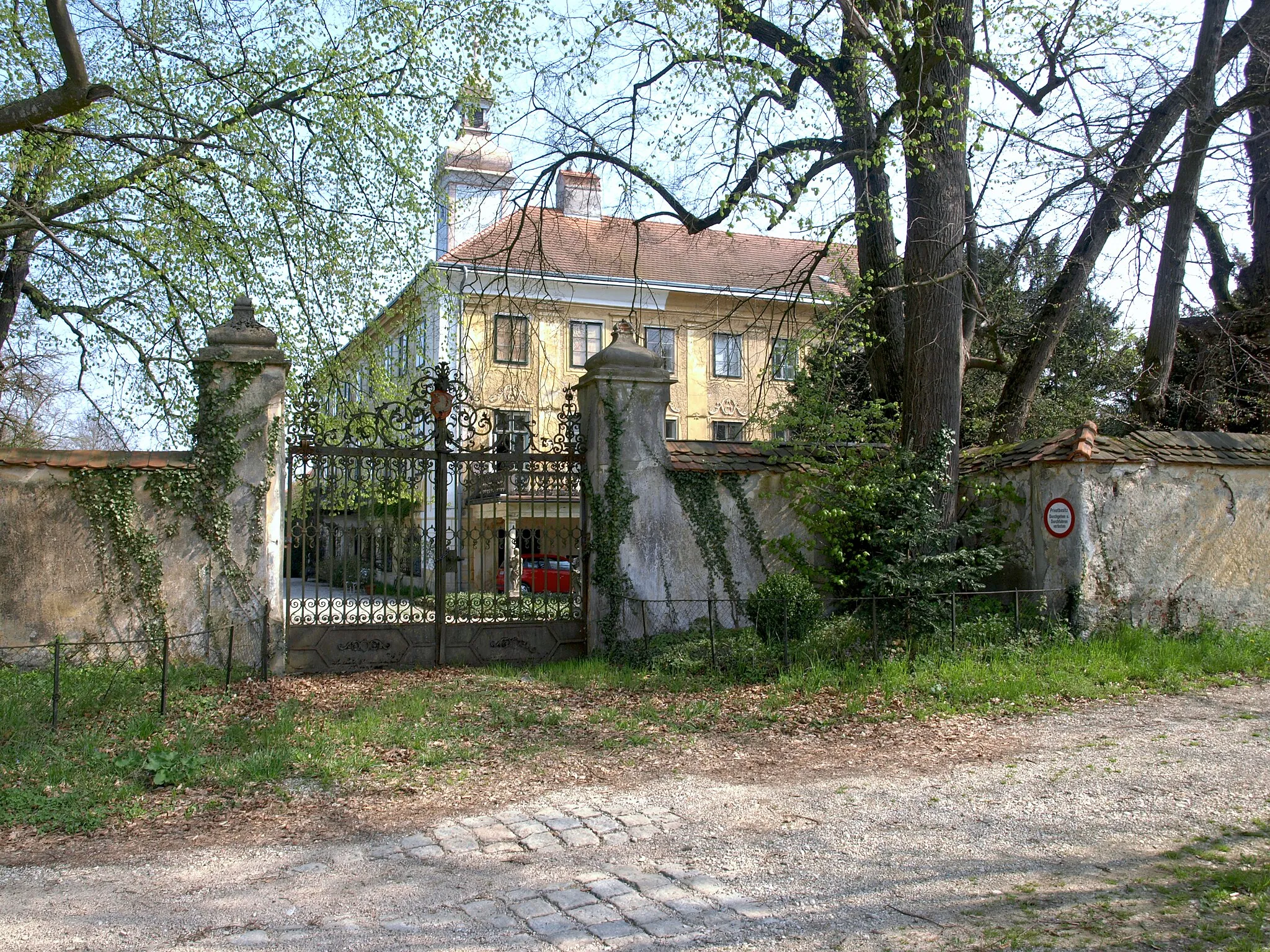 Photo showing: Schlossanlage Dorf an der Enns