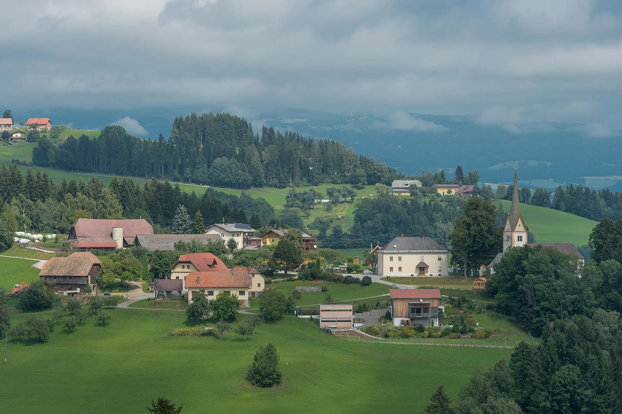 Photo showing: Southern view at the mountain village Aichberg, municipality Wolfsberg, district Wolfsberg, Carinthia, Austria, EU