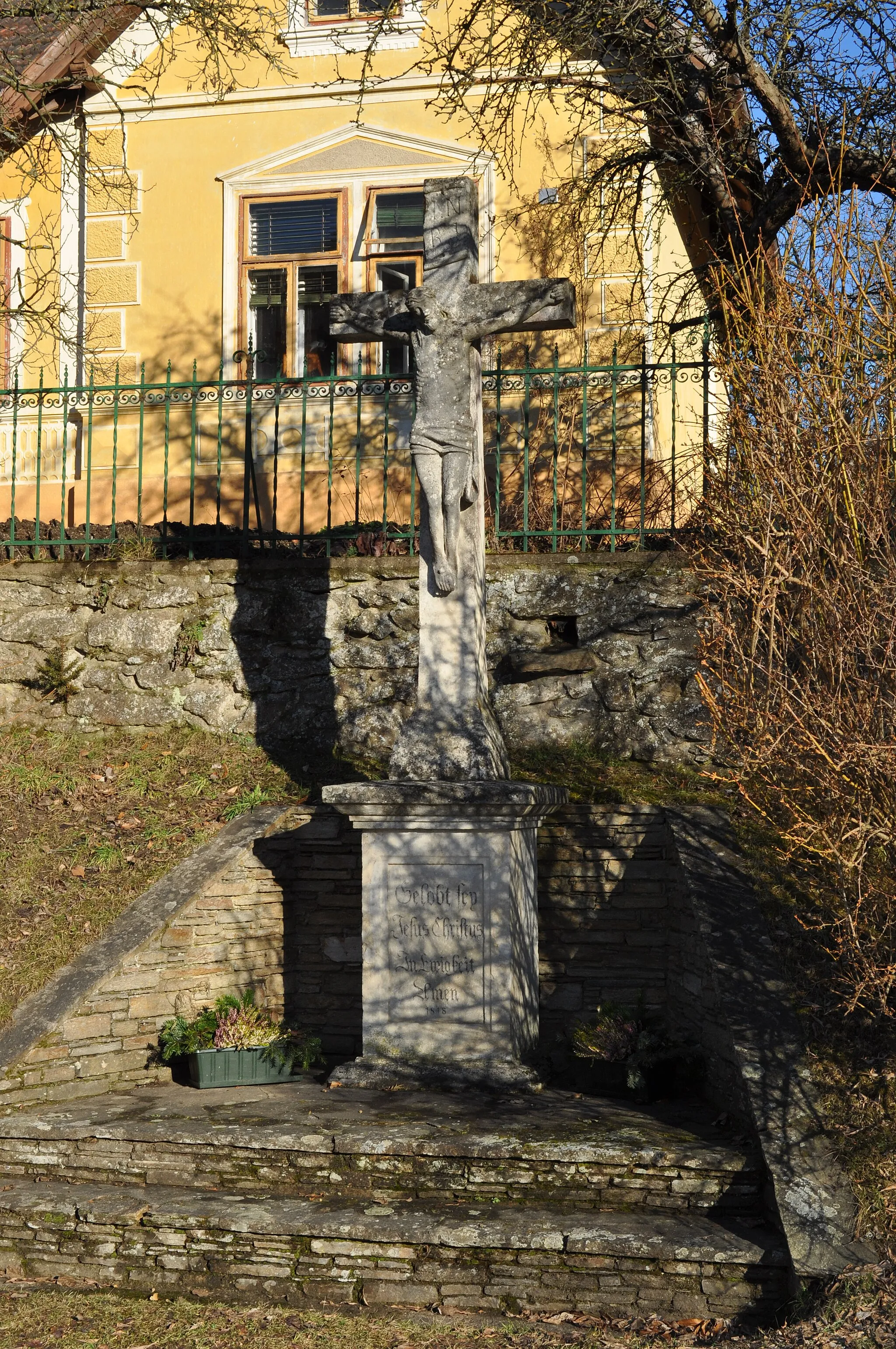 Photo showing: Amonkreuz entlang der Bundesstraße