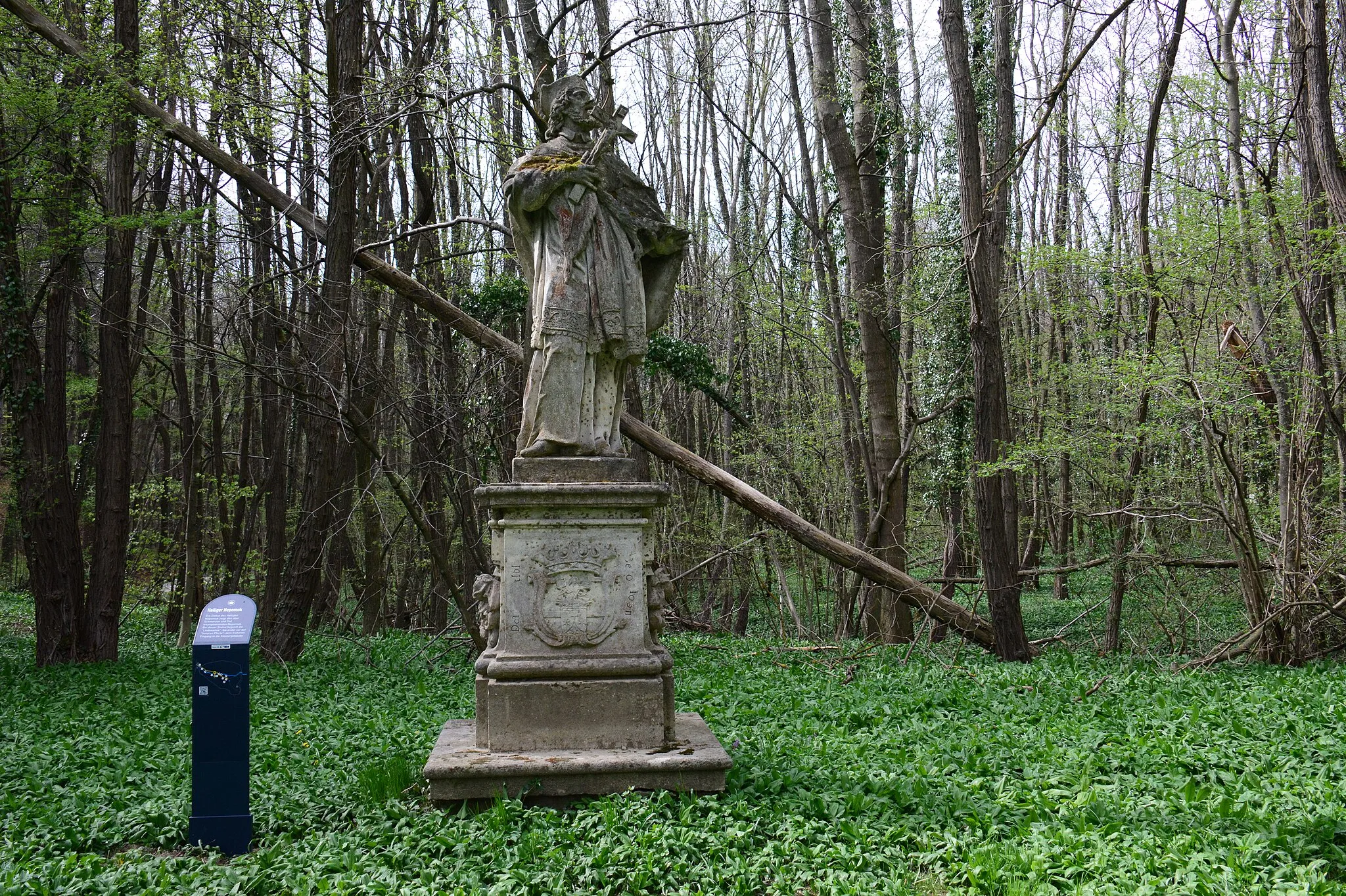 Photo showing: Statue des hl. Nepomuk im Naturpark Mannersdorf-Wüste bei Mannersdorf am Leithagebirge, Niederösterreich, Österreich