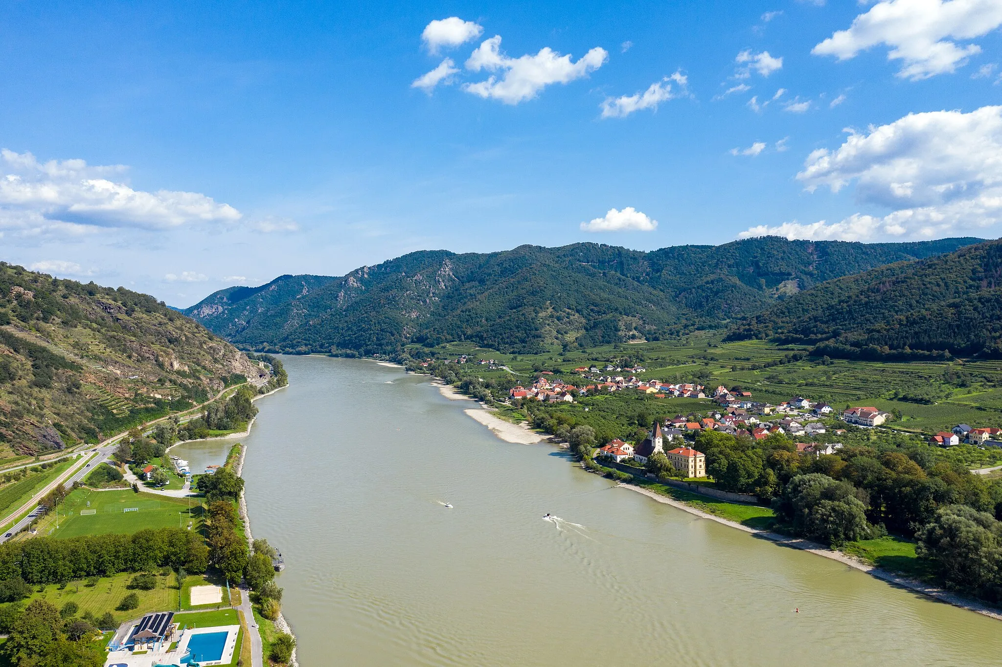 Photo showing: Hofarnsdorf und Mitterarnsdorf an der Donau in der Wachau, Sept 2020