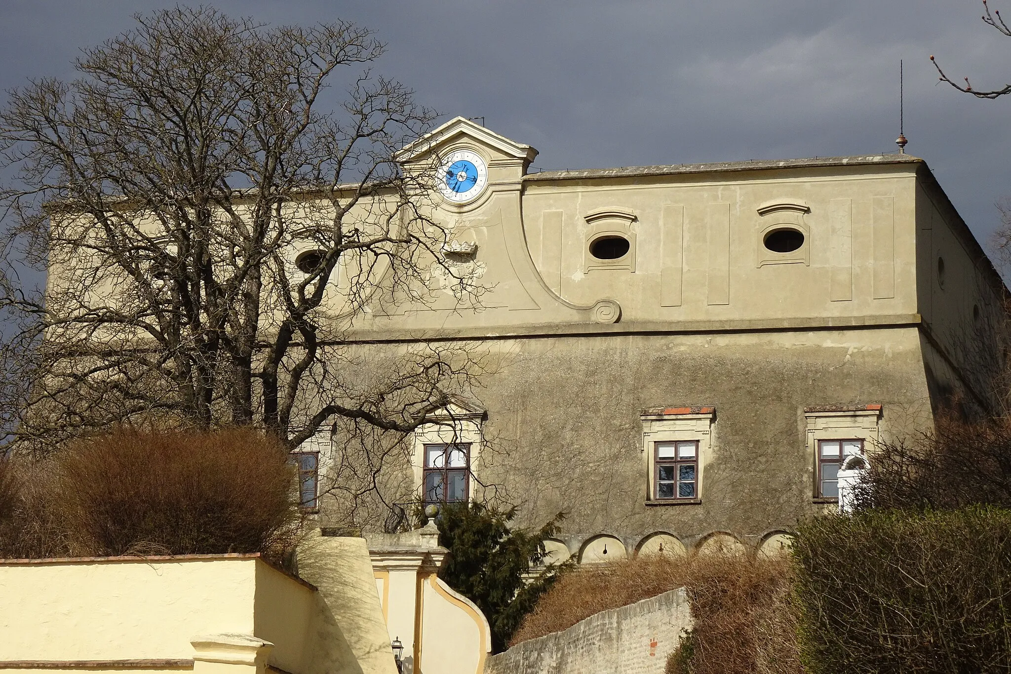 Photo showing: Anlage Schloss Bockfließ samt Nebengebäuden