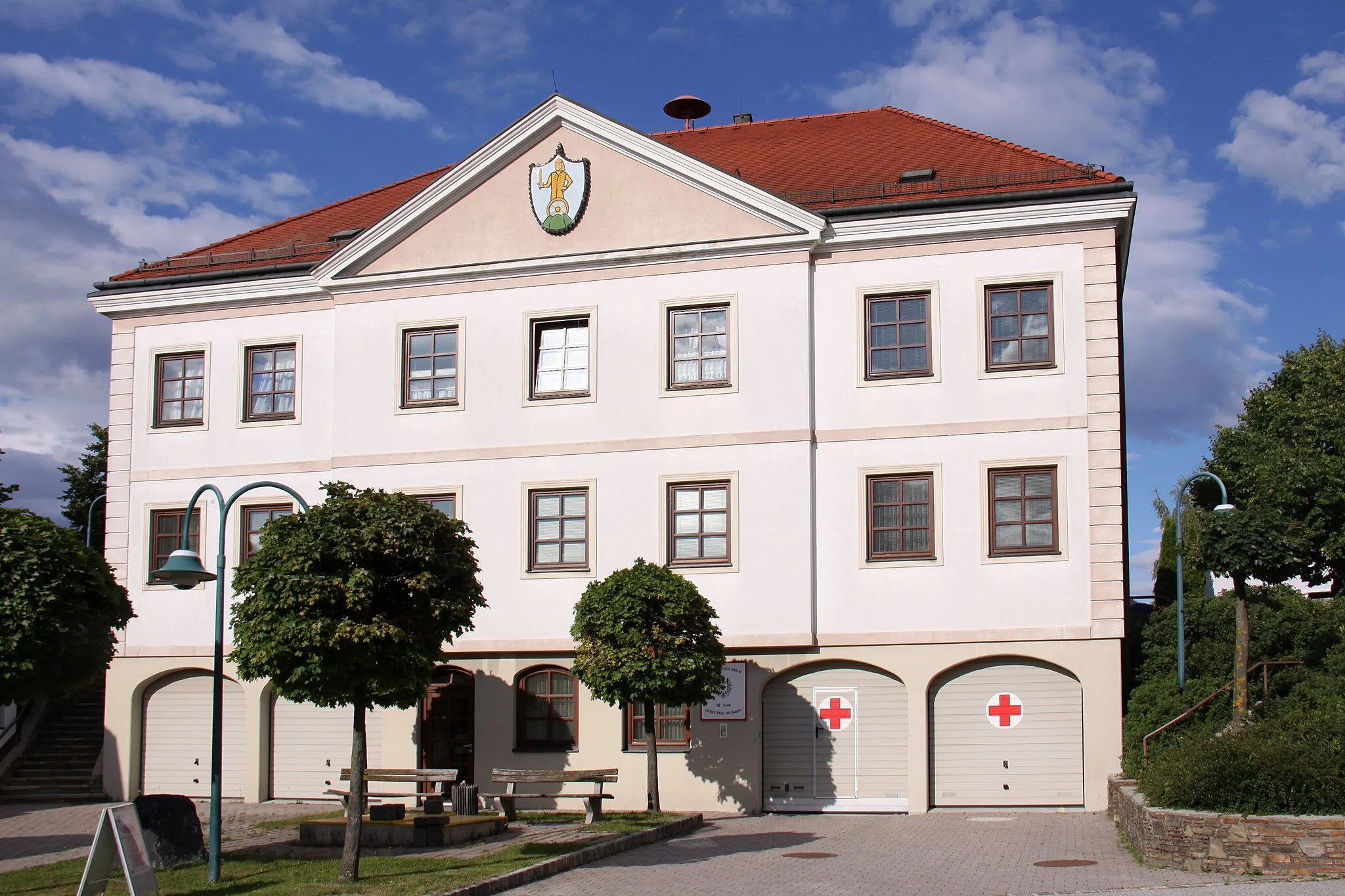 Photo showing: Municipality Wiesmath in Lower Austria. – The photo shows the municipality office of Wiesmath.