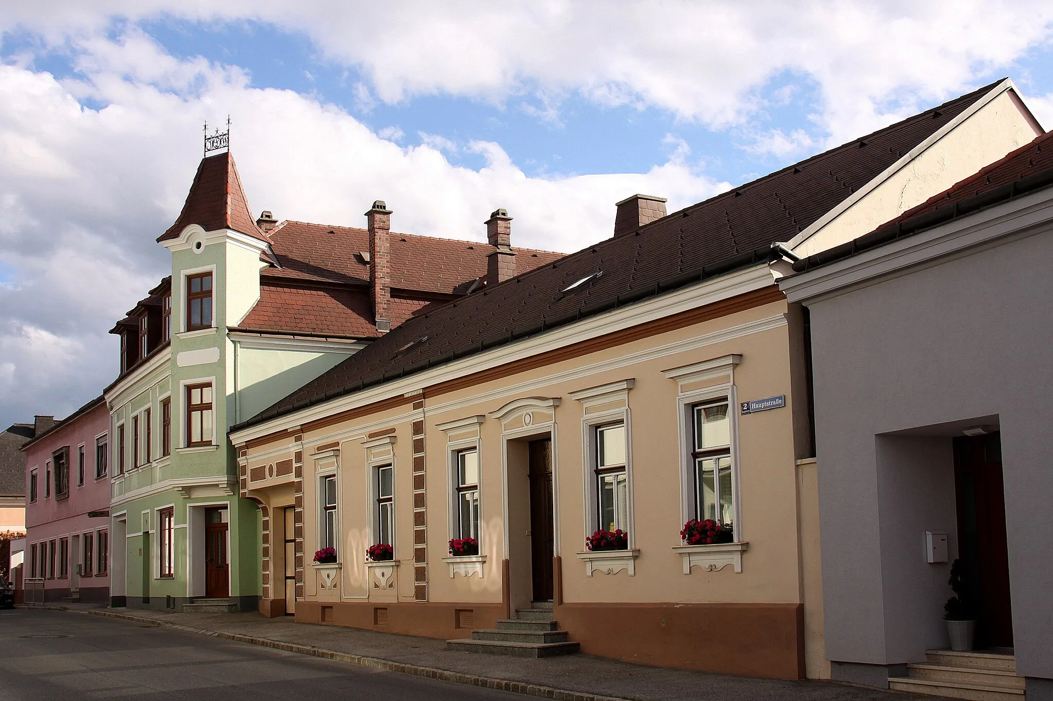 Photo showing: Municipality Wiesmath in Lower Austria. – The photo shows the main Street in Wiesmath.