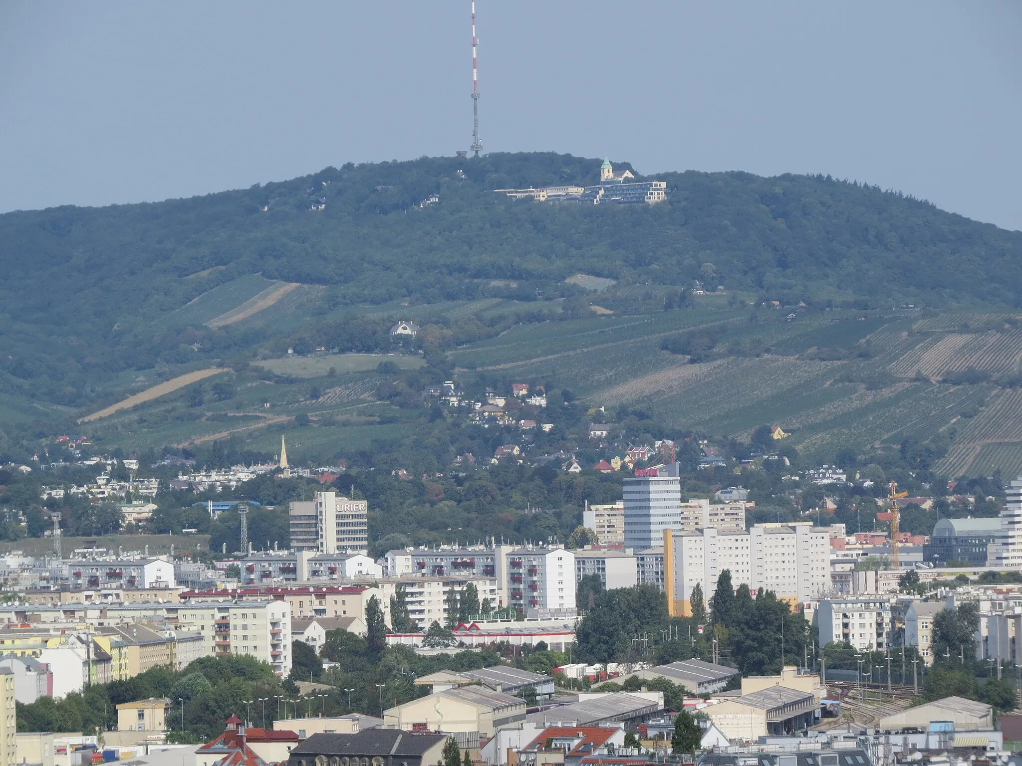Photo showing: View from Riesenrad to Kahlenberg, Vienna, Austria