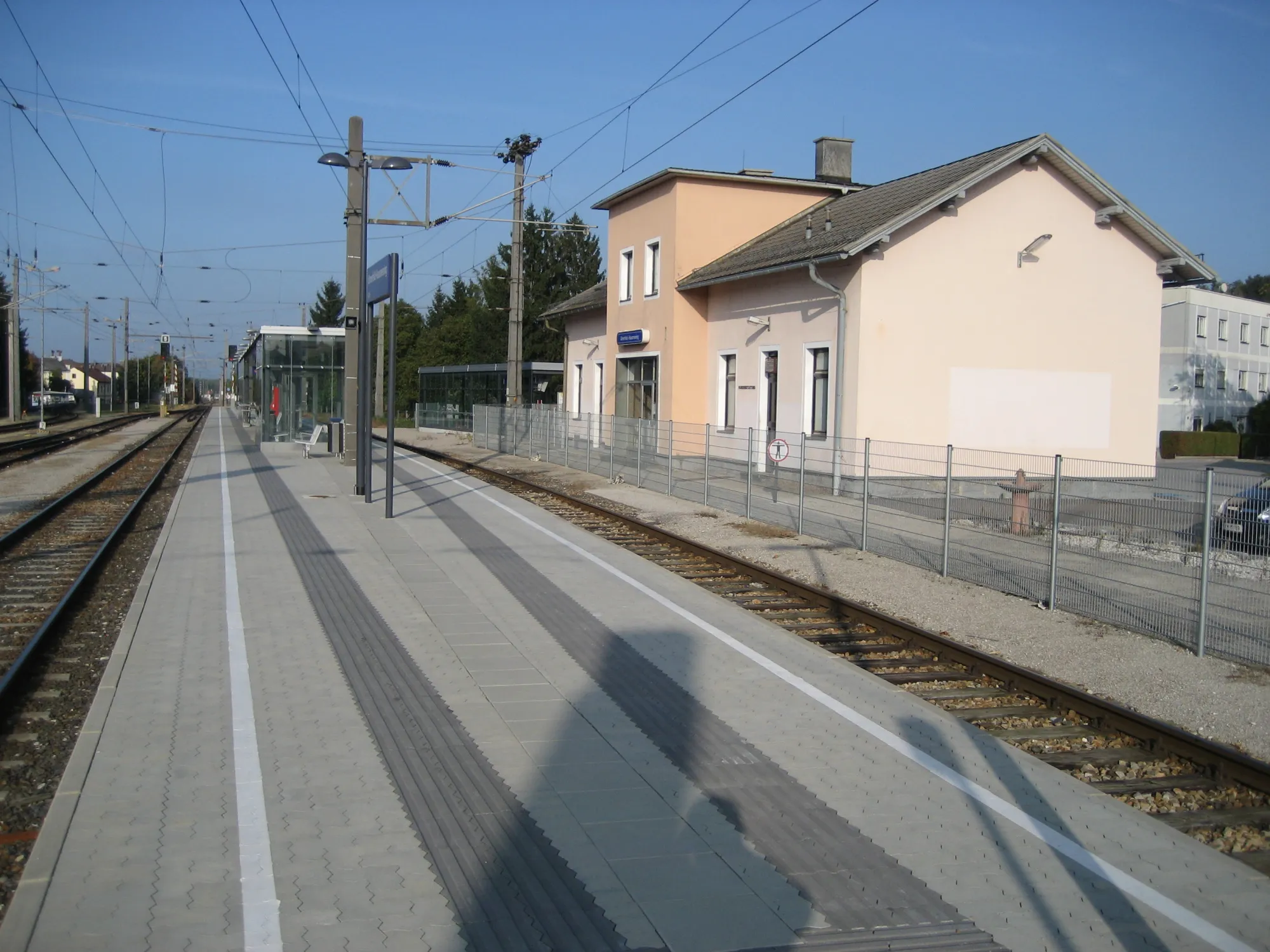 Photo showing: Ulmerfeld-Hausmening train station in Lower Austria