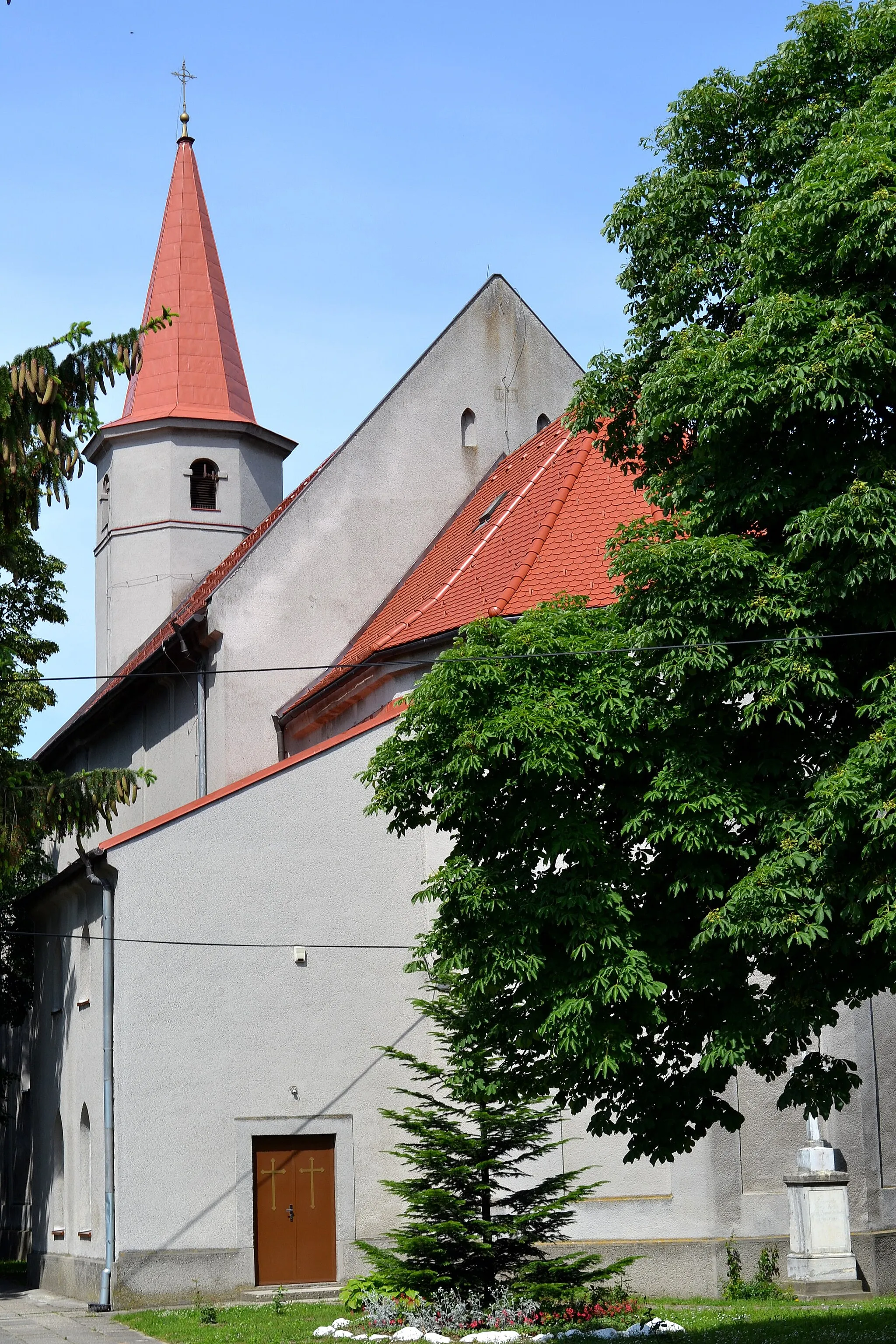 Photo showing: Jablonové (okr. Malacky), Kostol svätého Michala archanjela; celkový pohľad