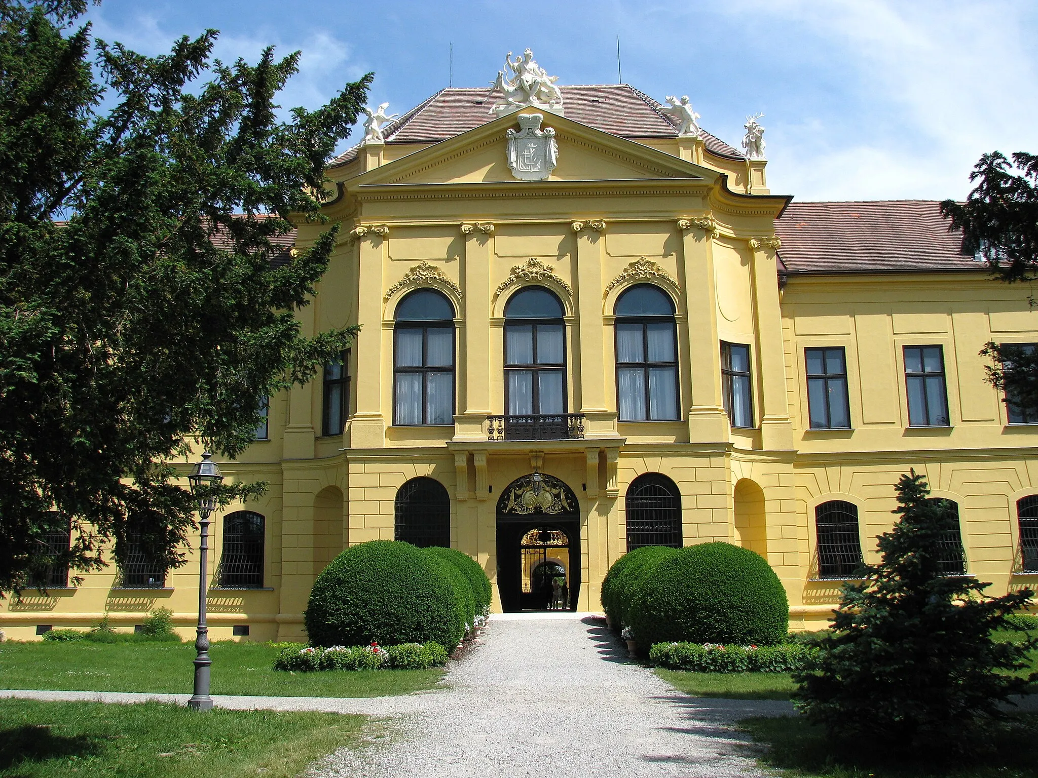 Photo showing: Schloss Eckartsau