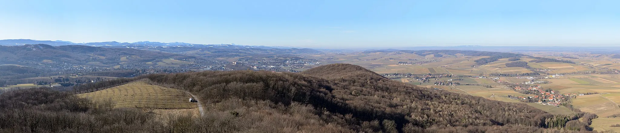 Photo showing: Panoramic view to the west from the observation tower at the Buchberg mountain (469 metres (1,539 ft)), municipality of Maria Anzbach, Lower Austria