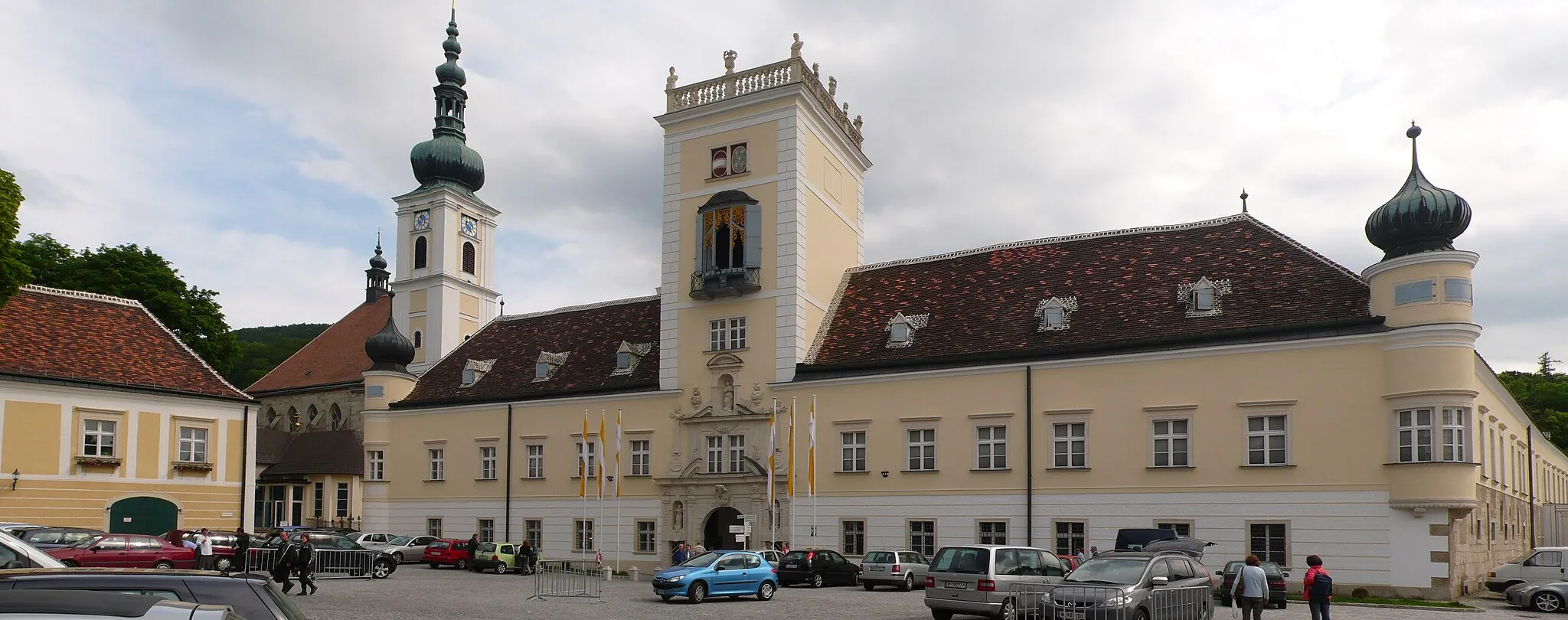 Photo showing: Stift Heiligenkreuz, Niederösterreich (Panorama)

This media shows the protected monument with the number 54158 in Austria. (Commons, de, Wikidata)