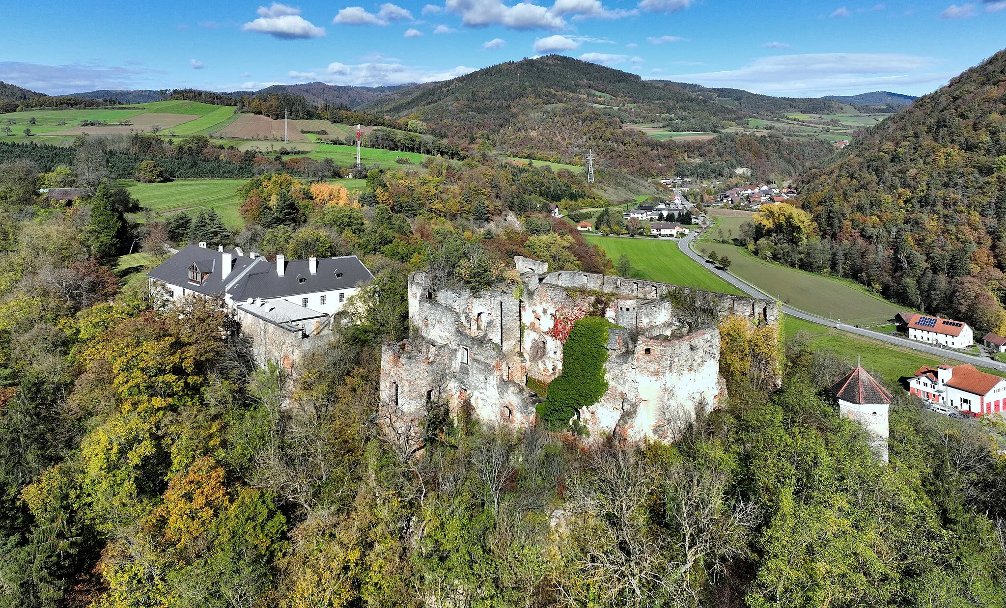 Photo showing: South view of the Mollenburg castle ruins in Lower Austria.
