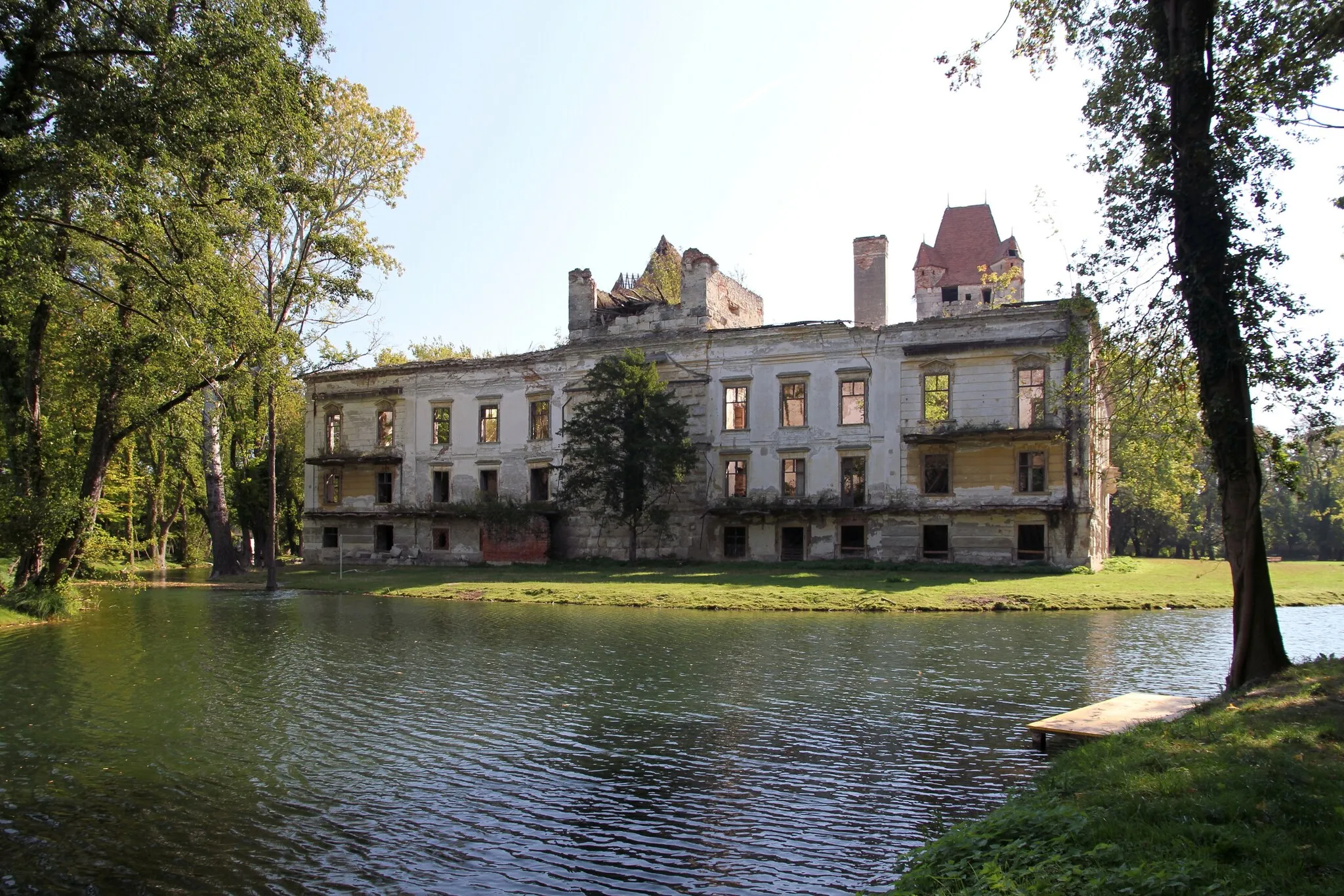 Photo showing: Die Westansicht des Pottendorfer Schlosses.