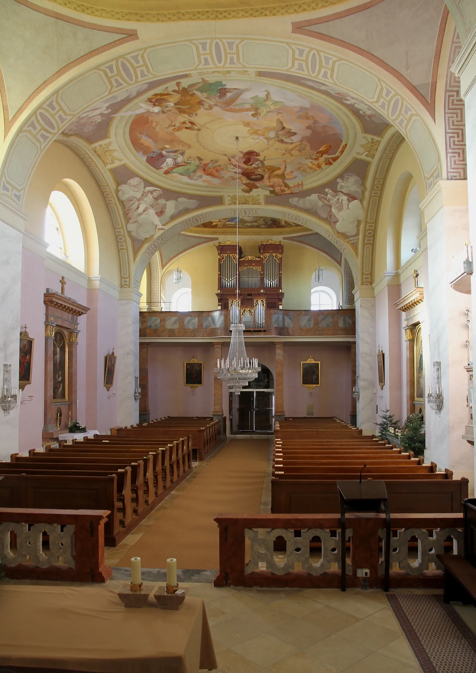 Photo showing: Blick Richtung Empore in der katholischen Pfarrkirche hl. Jakobus d. Ä. in Reidling, ein Ortsteil der niederösterreichischen Gemeinde Sitzenberg-Reidling.