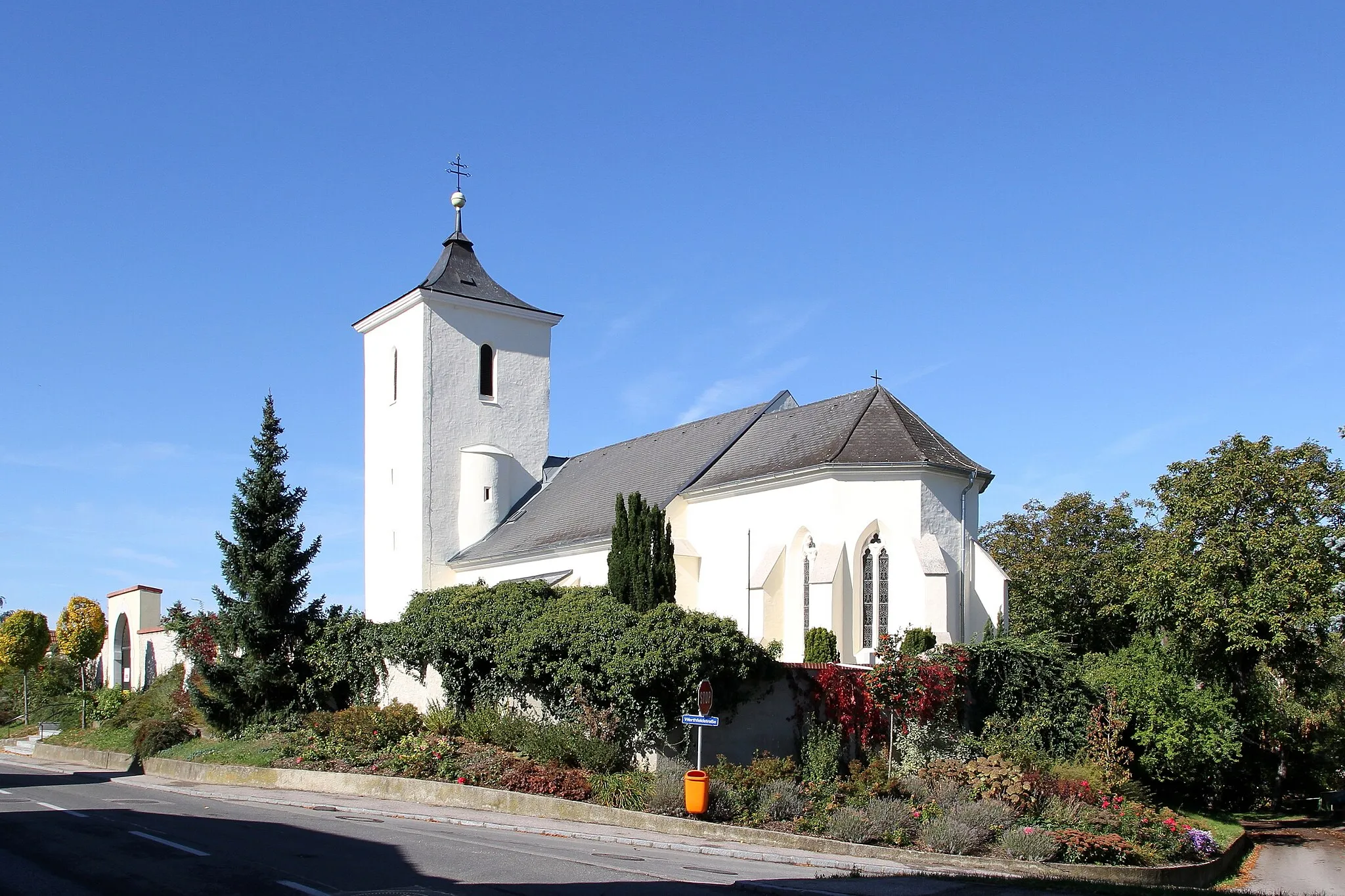 Photo showing: Die kath. Filialkirche hl. Ulrich in Baumgarten am Tullnerfeld, ein Ortsteil der niederösterreichischen Marktgemeinde Judenau-Baumgarten.