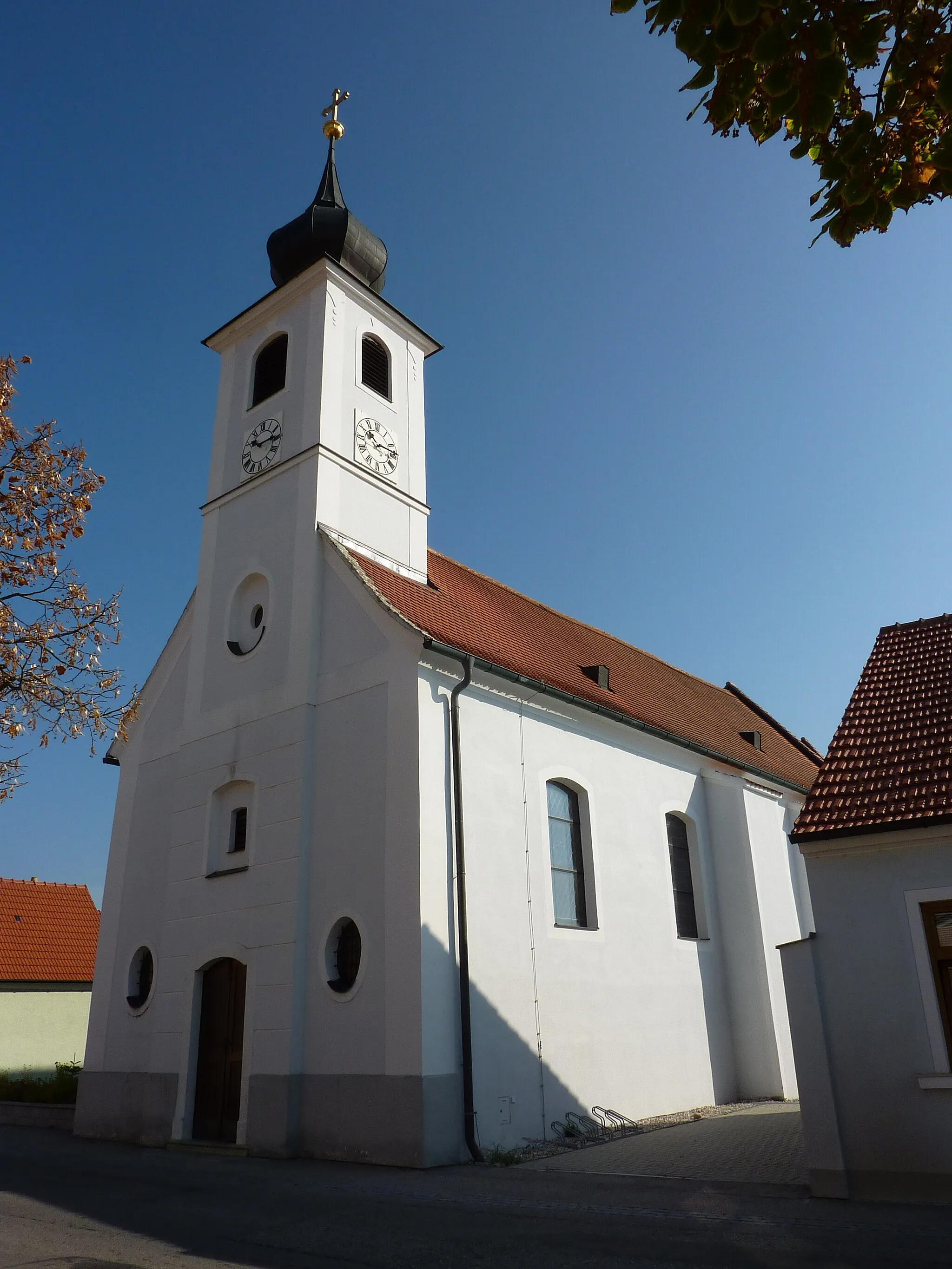 Photo showing: Pfarrkirche, Brunn im Felde, Gedersdorf, Niederösterreich

This media shows the protected monument with the number 53446 in Austria. (Commons, de, Wikidata)