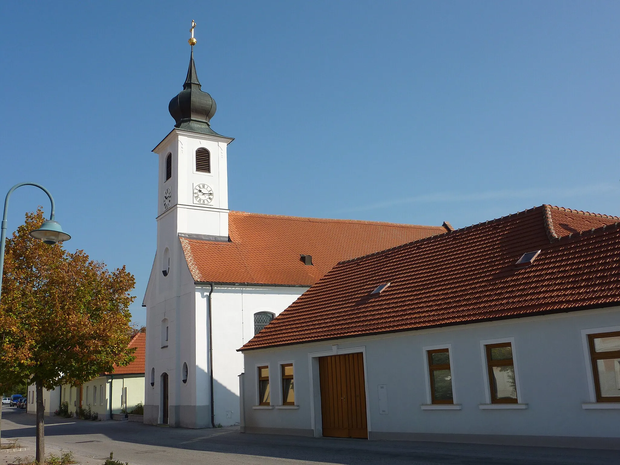 Photo showing: Pfarrkirche, Brunn im Felde, Gedersdorf, Niederösterreich

This media shows the protected monument with the number 53446 in Austria. (Commons, de, Wikidata)