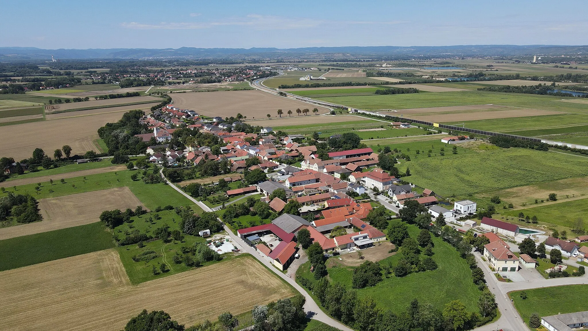 Photo showing: Aerial view of Seebarn am Wagram, Lower Austria.