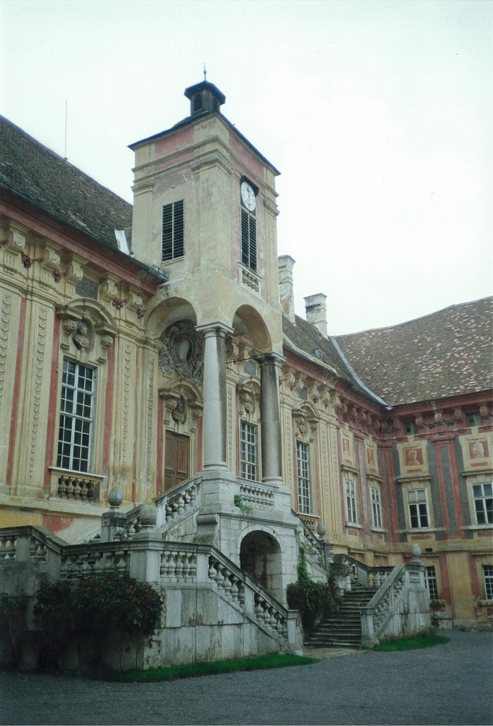 Photo showing: Schloss Petronell, Große Stiege, 1999