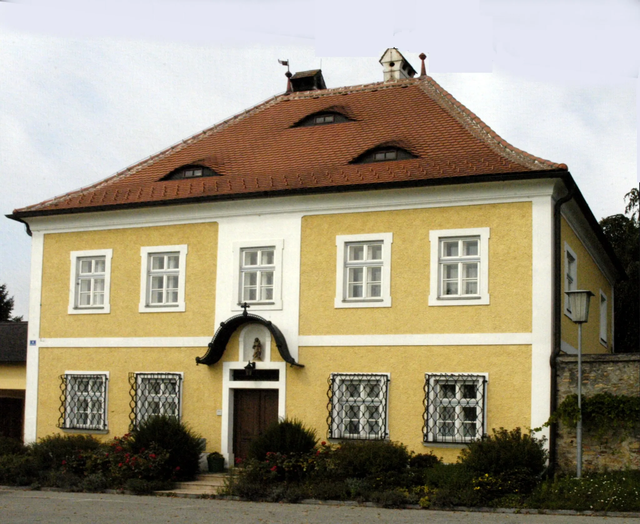 Photo showing: Pfarrhof in Neidling