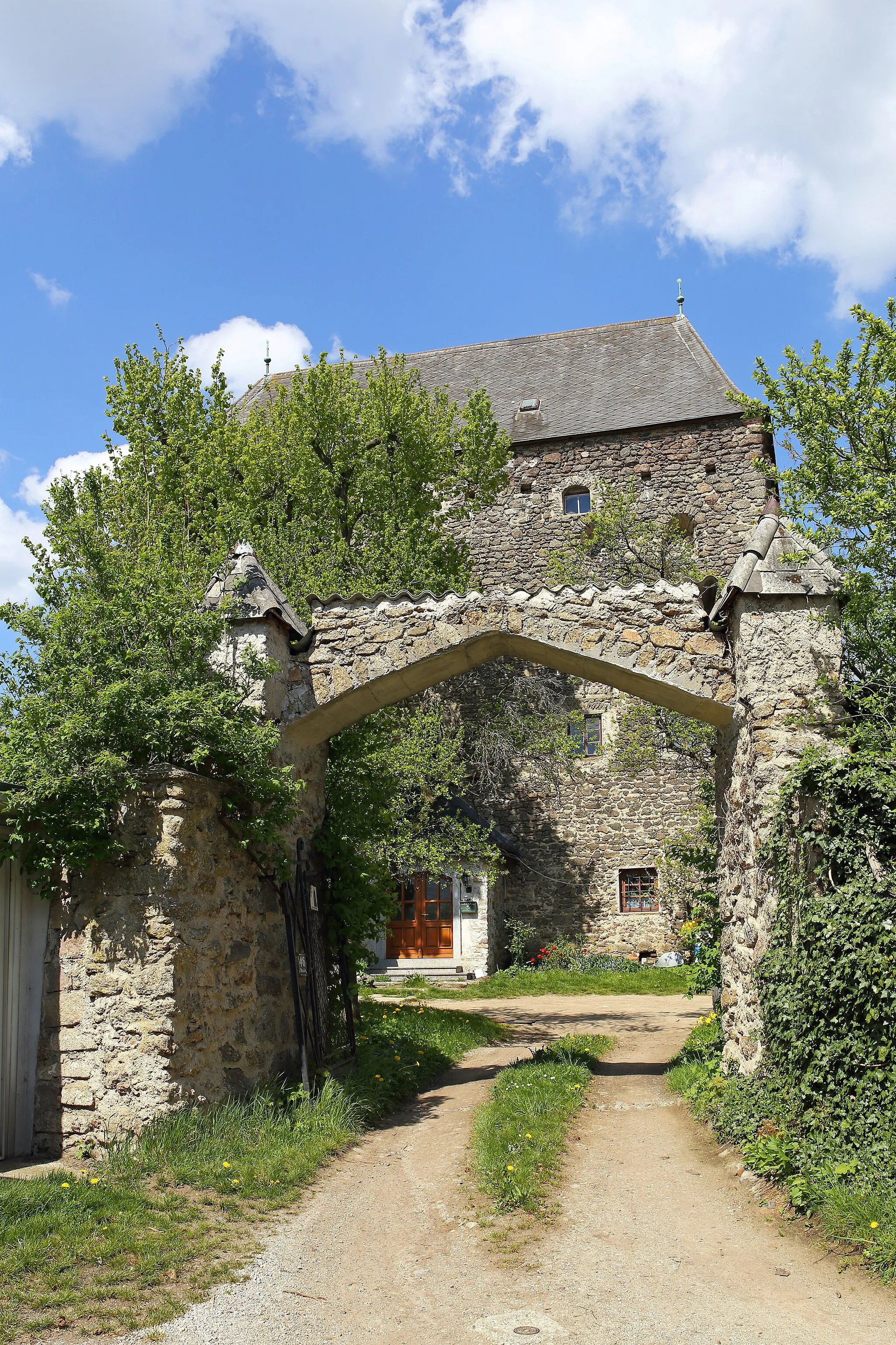 Photo showing: Die Hauptmauern des ehemaligen Wachturms der Kuenringer bestehen aus Granit-Bruchstein und stammen aus dem 13. Jahrhundert. Der Turm wurde 1743 zu einem Schüttkasten umgebaut.