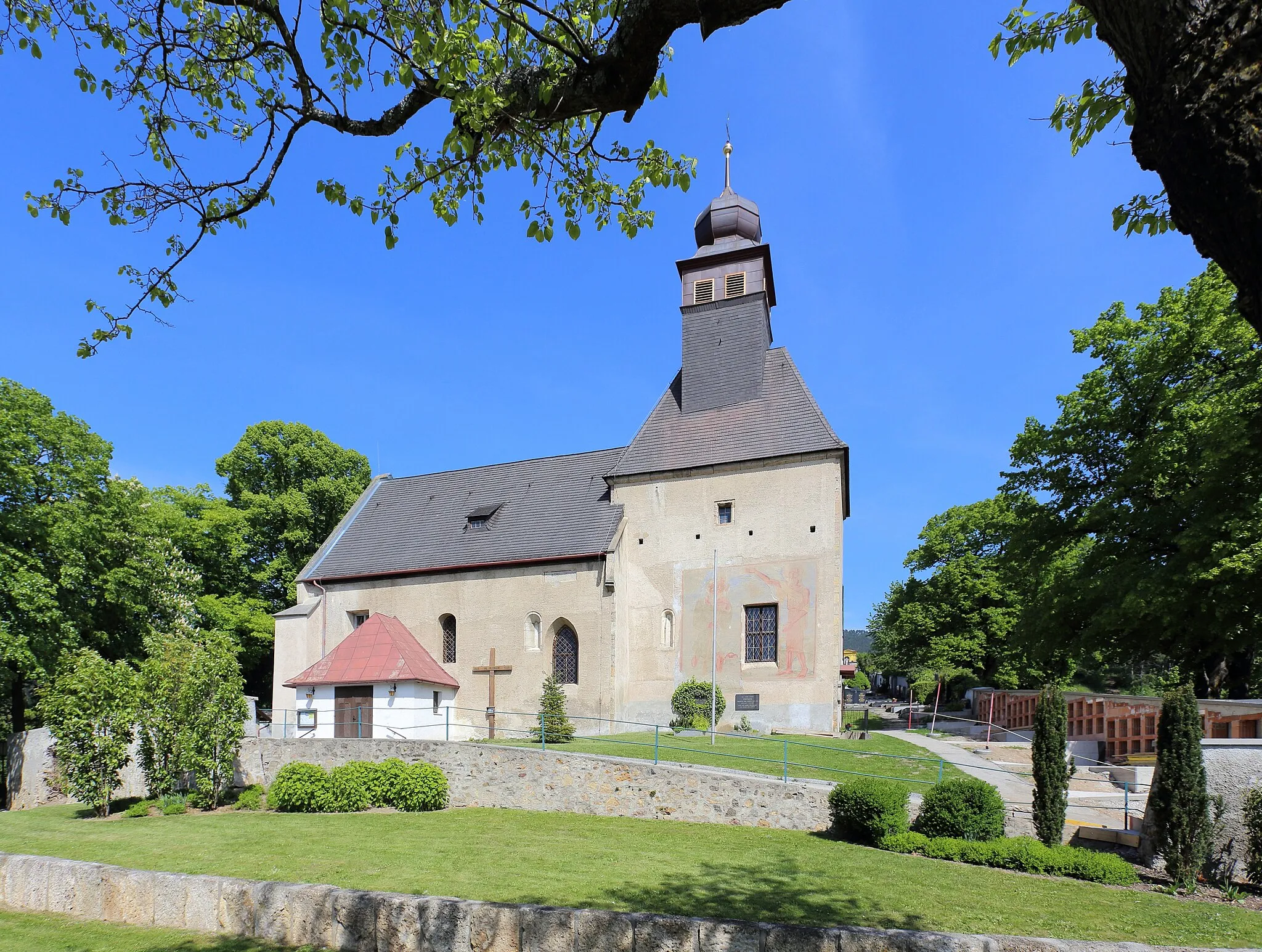 Photo showing: South view of the parish church in St. Johann am Steinfelde in Lower Austria.