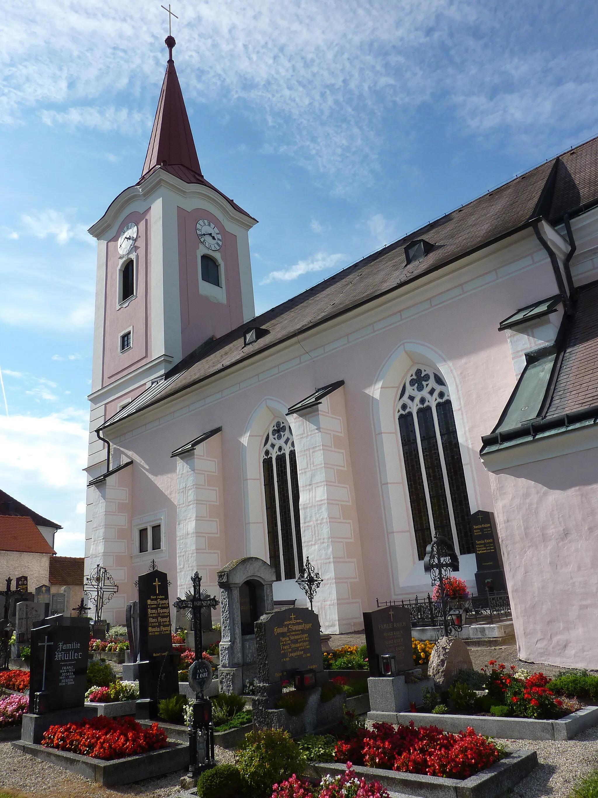 Photo showing: Pfarrkirche Verklärung Christi und Friedhof in Murstetten, Niederösterreich

This media shows the protected monument with the number 73612 in Austria. (Commons, de, Wikidata)

This media shows the protected monument with the number 73620 in Austria. (Commons, de, Wikidata)